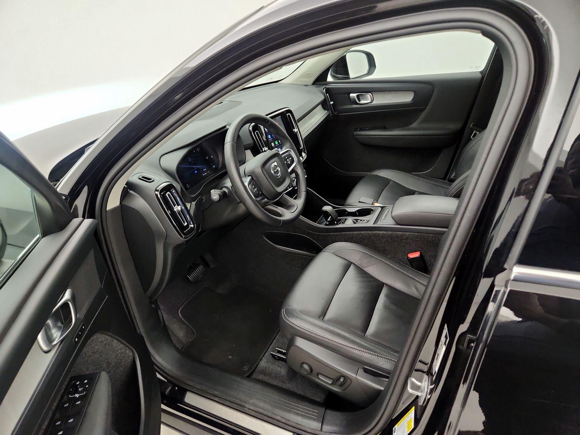 Thumbnail: 2025 Volvo XC40 - 11