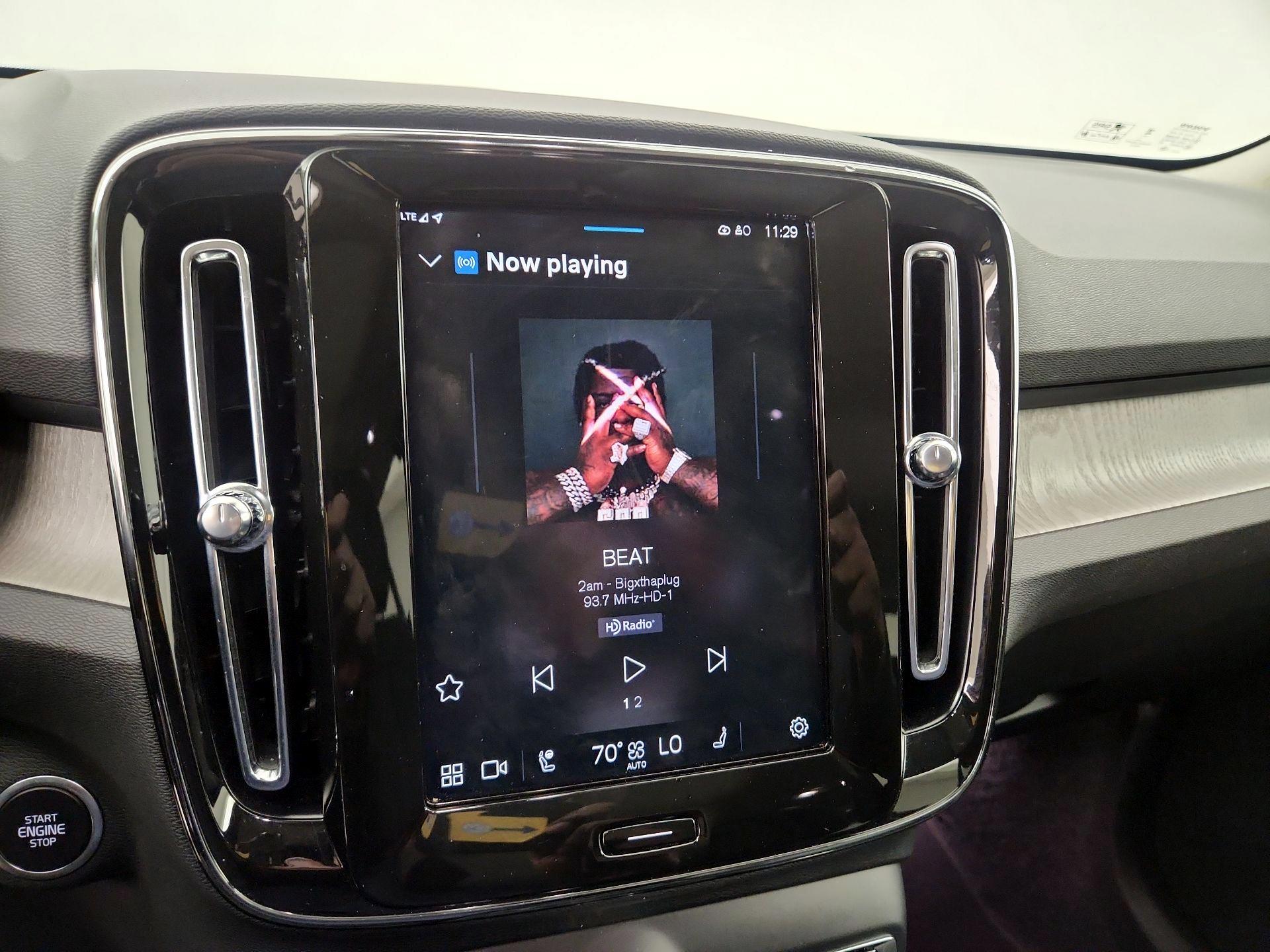 Thumbnail: 2025 Volvo XC40 - 16