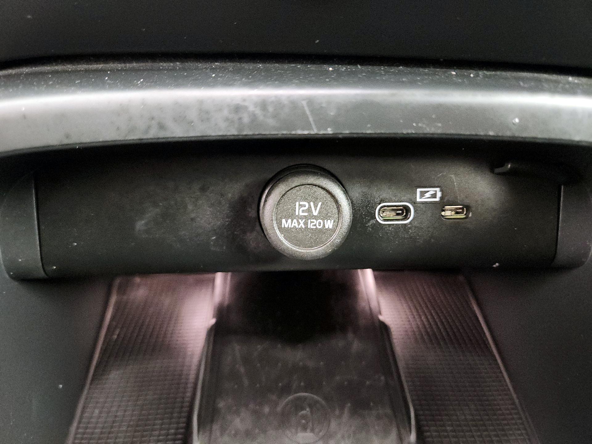 Thumbnail: 2025 Volvo XC40 - 19