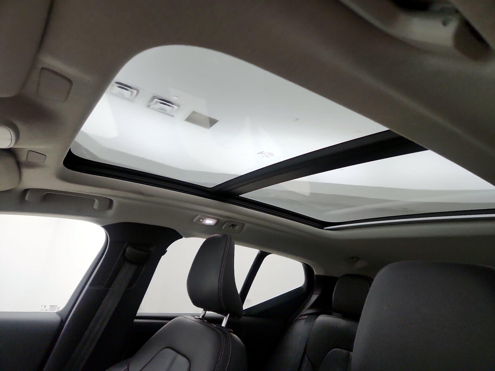 Thumbnail: 2025 Volvo XC40 - 20