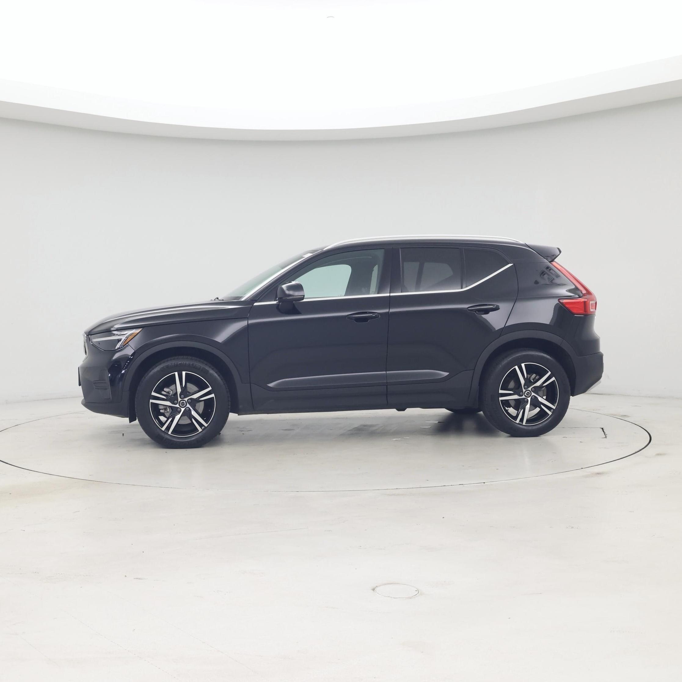 Thumbnail: 2025 Volvo XC40 - 3
