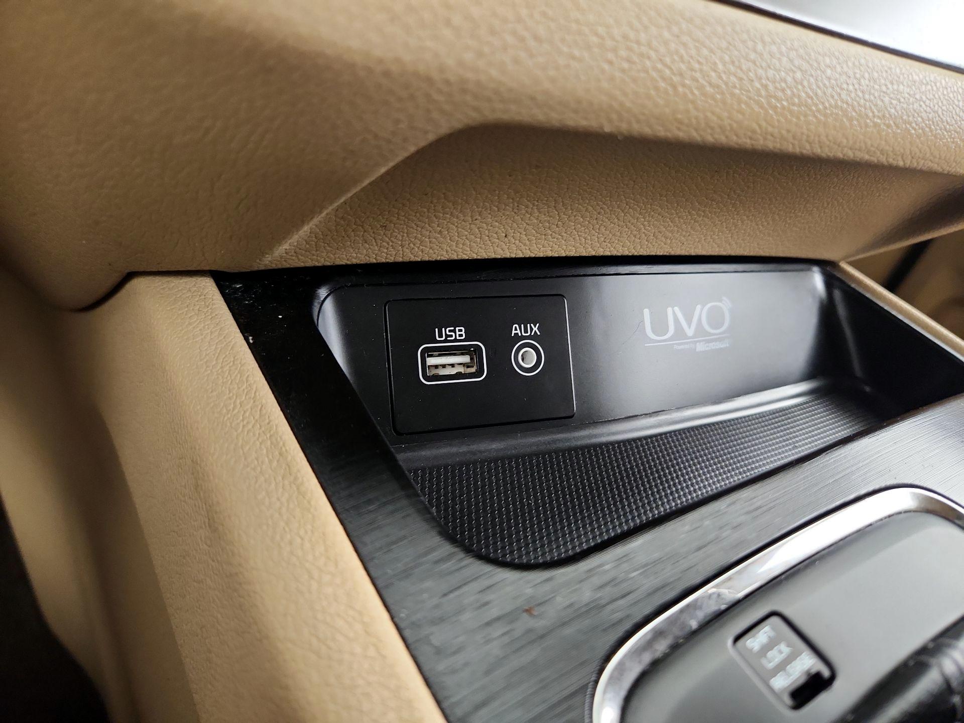 Thumbnail: 2016 Kia Sedona - 16