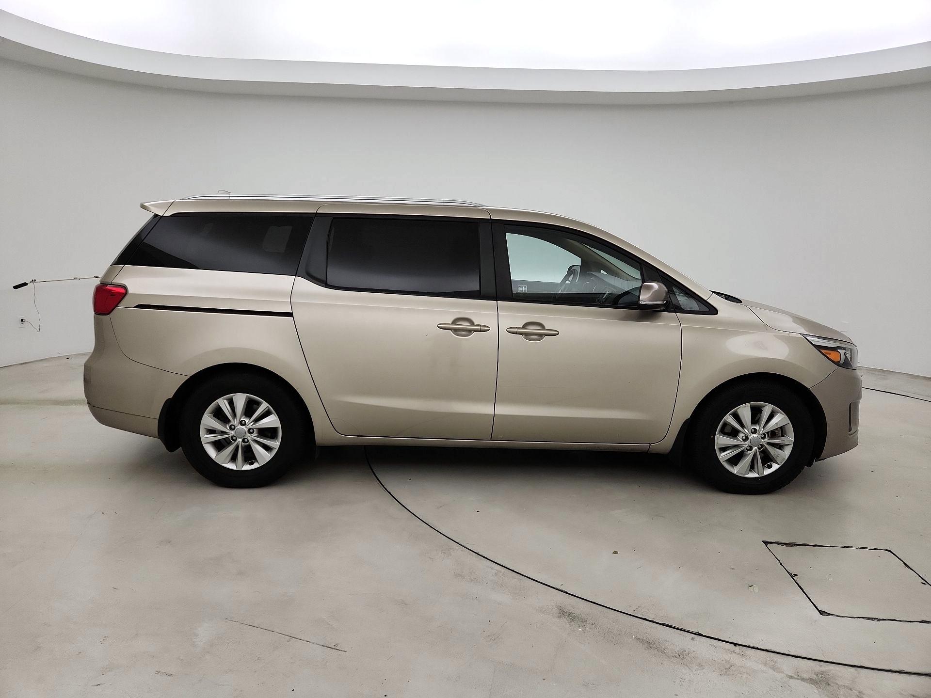 Thumbnail: 2016 Kia Sedona - 4