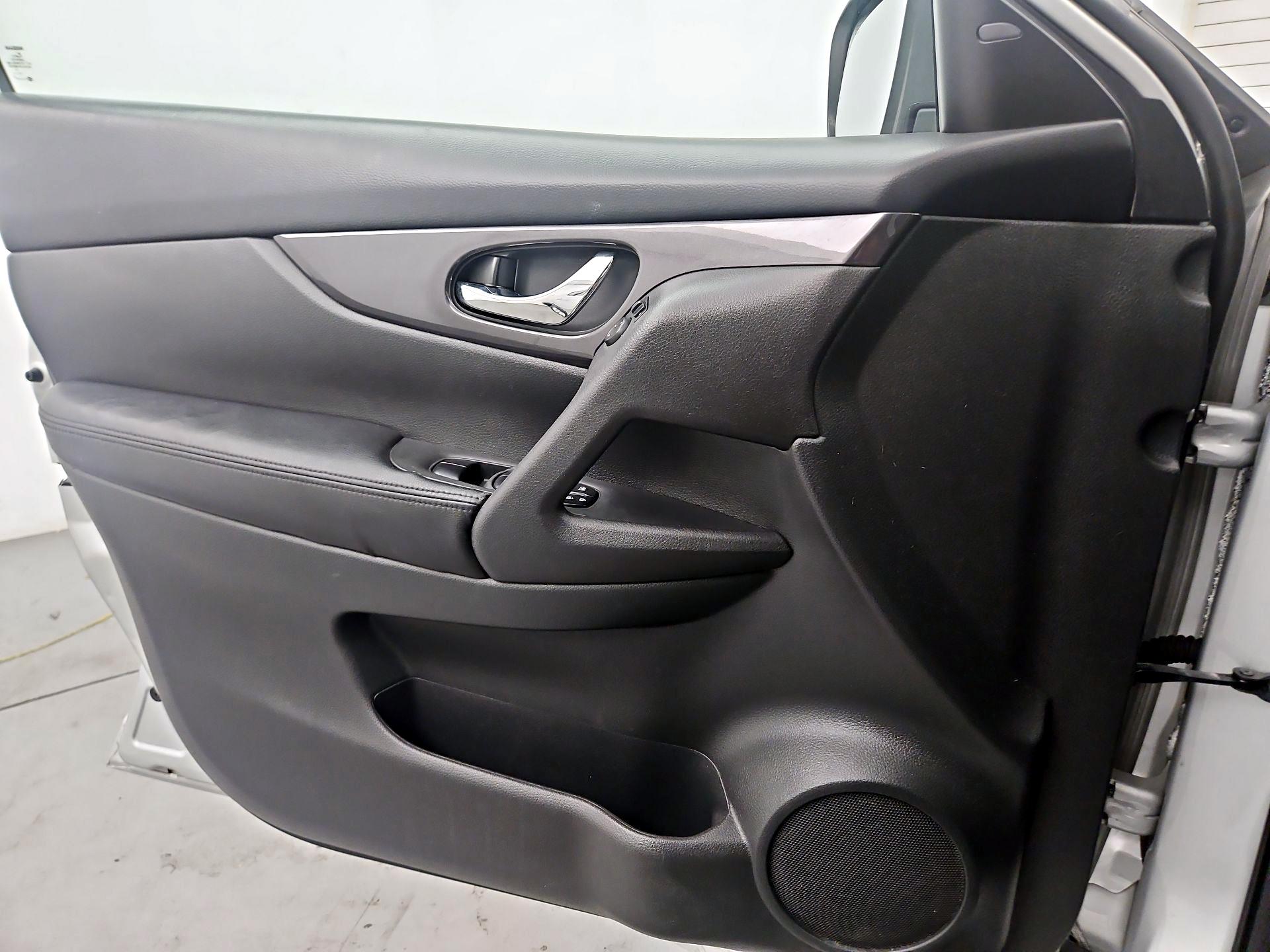 Thumbnail: 2019 Nissan Rogue - 12