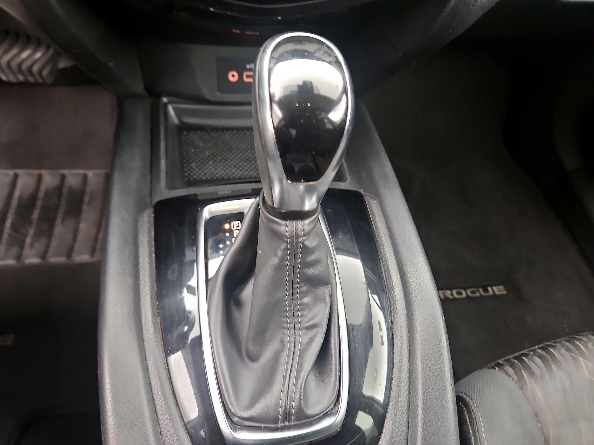 Thumbnail: 2019 Nissan Rogue - 17