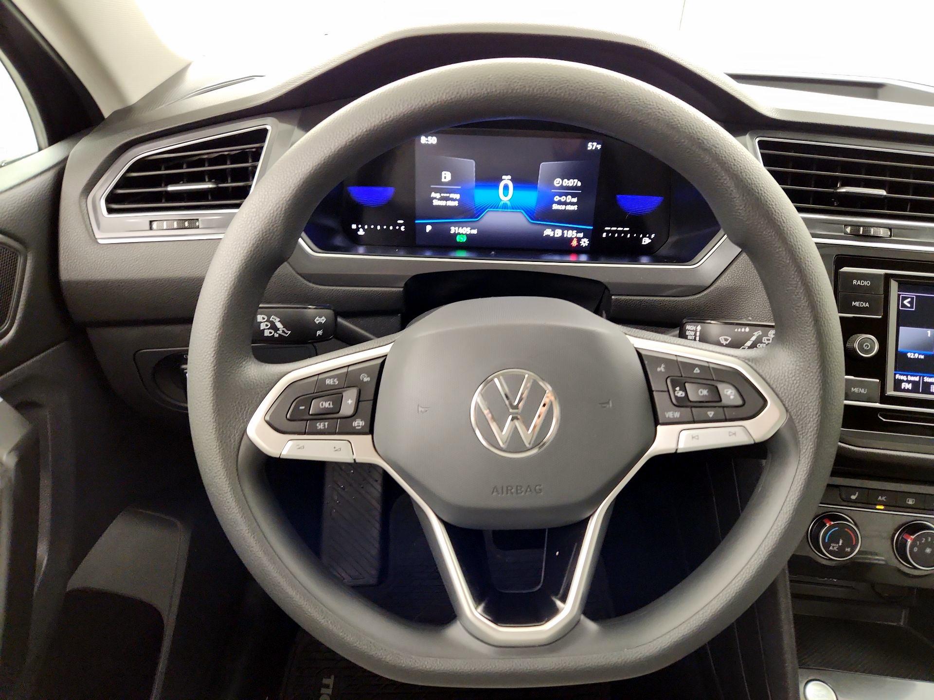 Thumbnail: 2023 Volkswagen Tiguan - 10