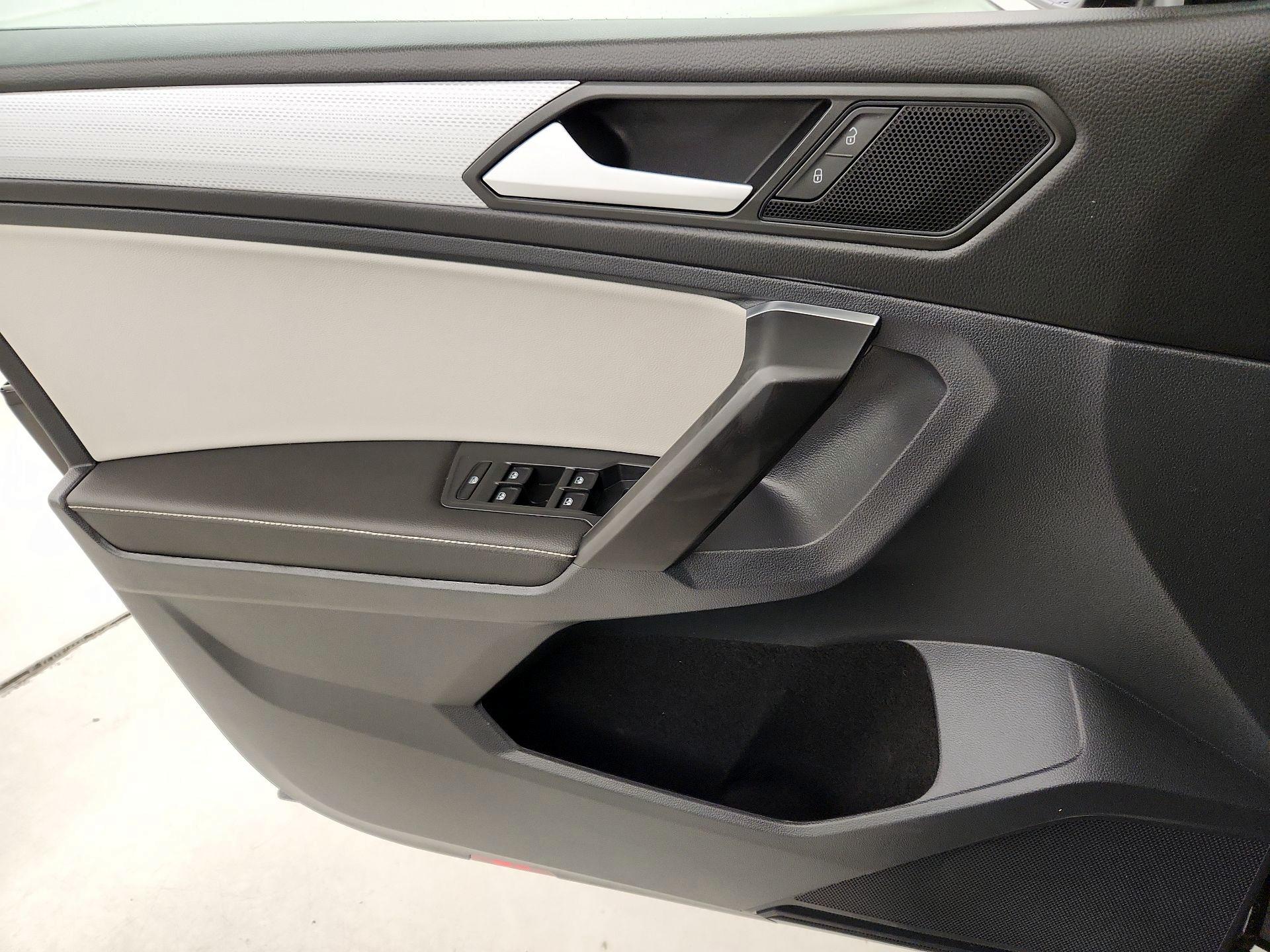 Thumbnail: 2023 Volkswagen Tiguan - 12