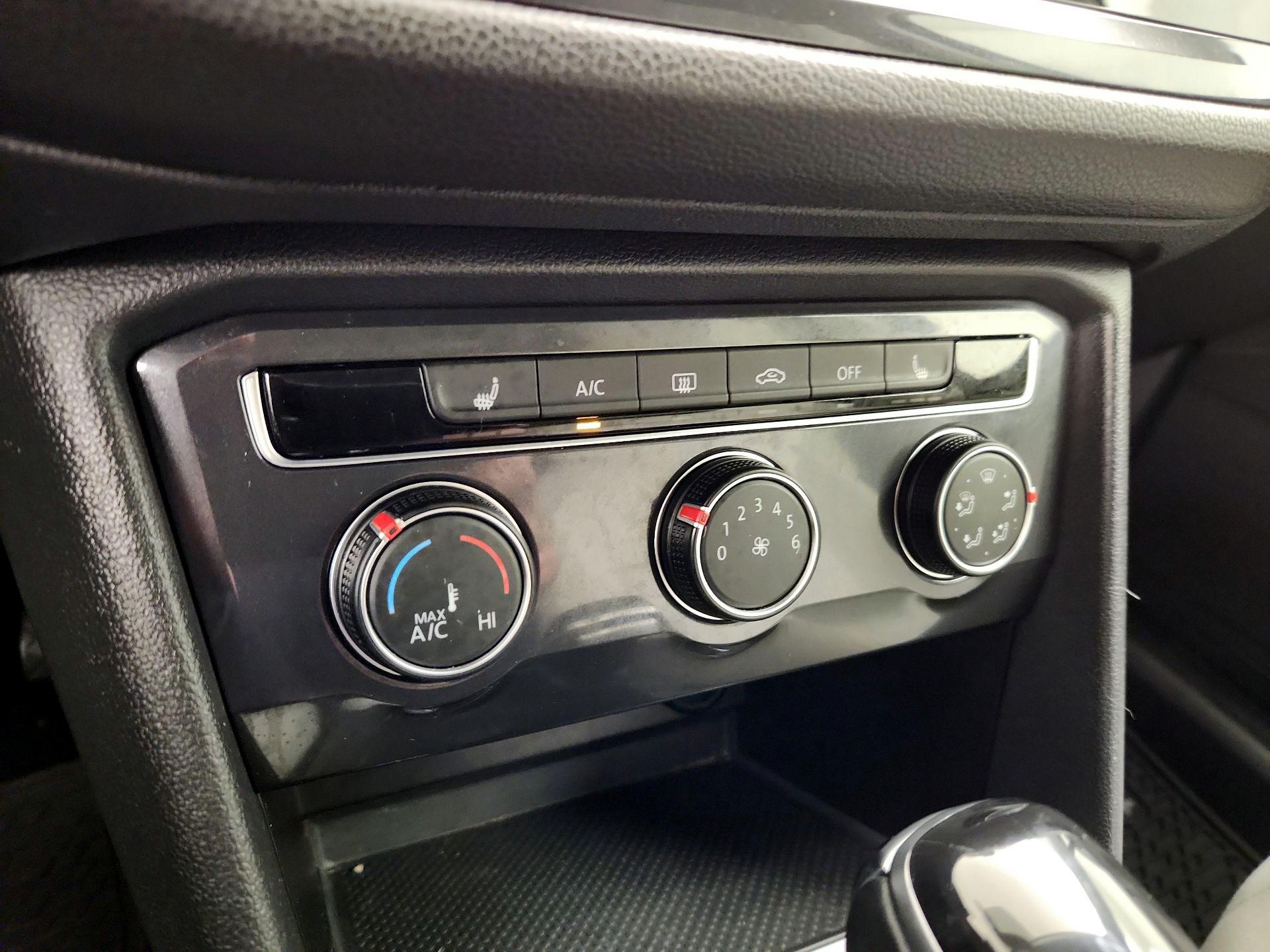 Thumbnail: 2023 Volkswagen Tiguan - 16