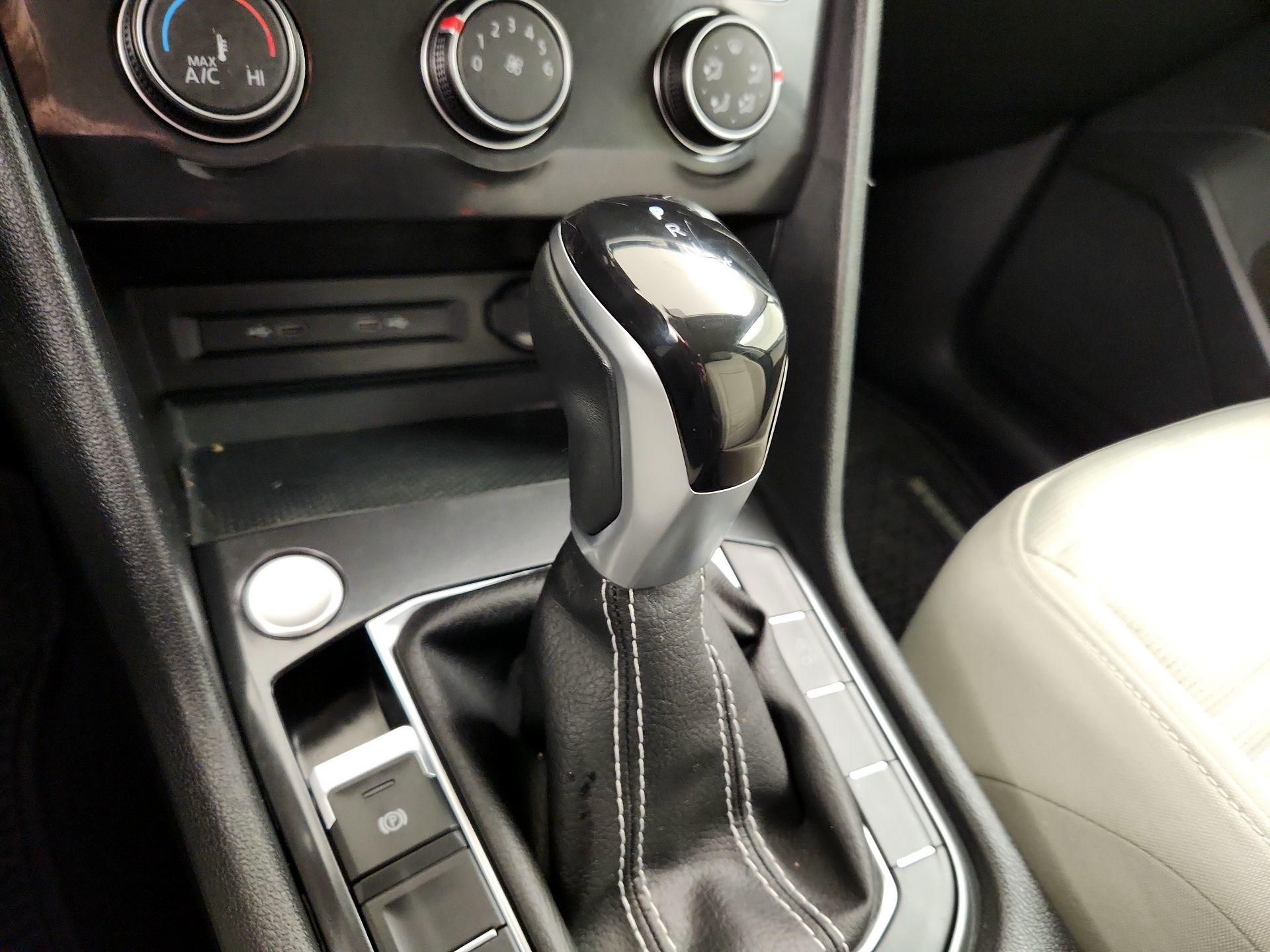 Thumbnail: 2023 Volkswagen Tiguan - 17