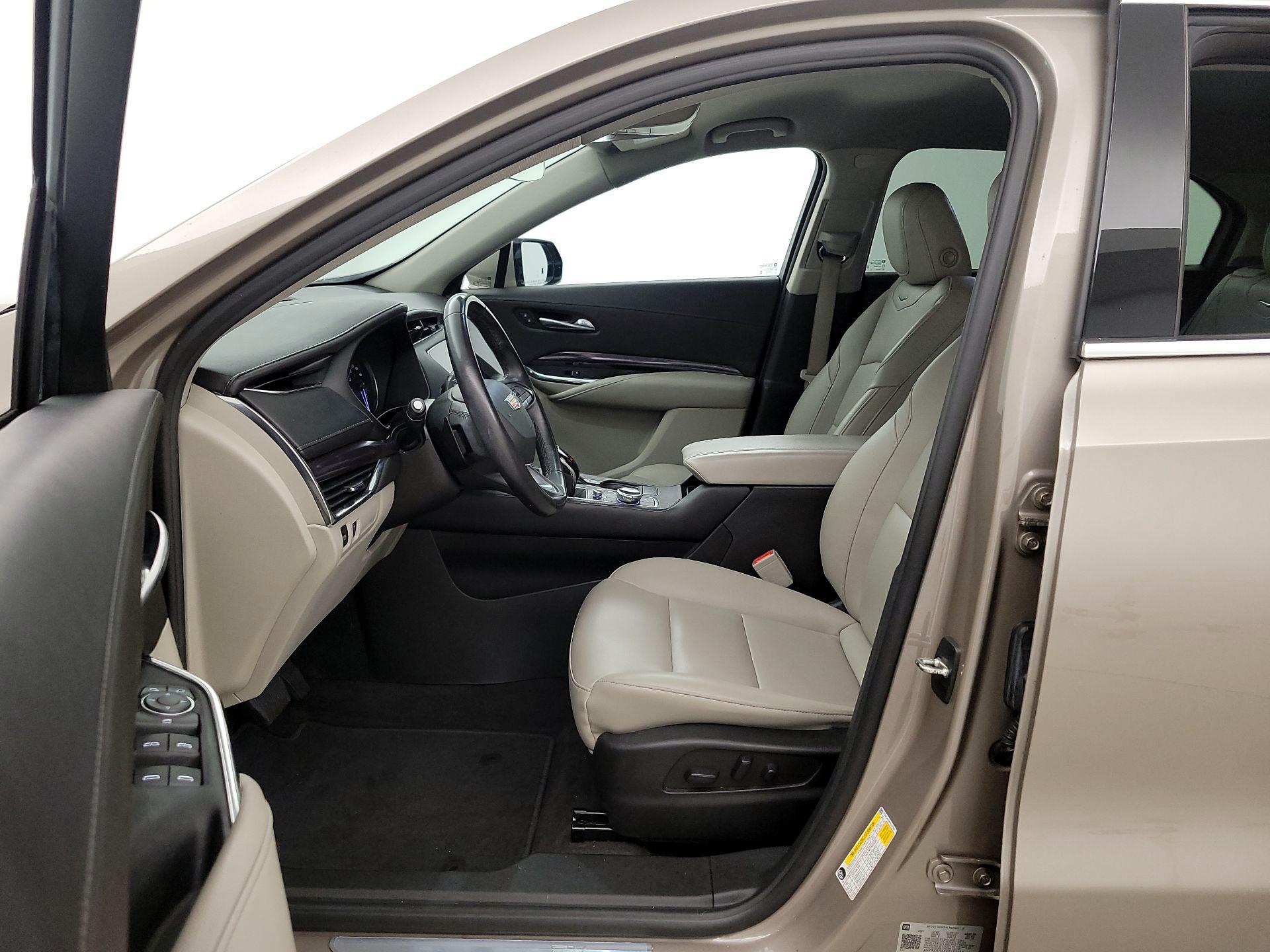 Thumbnail: 2023 Cadillac XT4 - 11