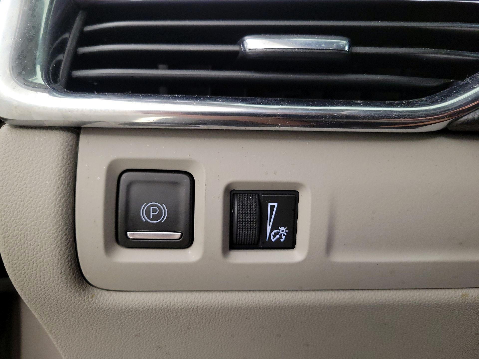 Thumbnail: 2023 Cadillac XT4 - 13