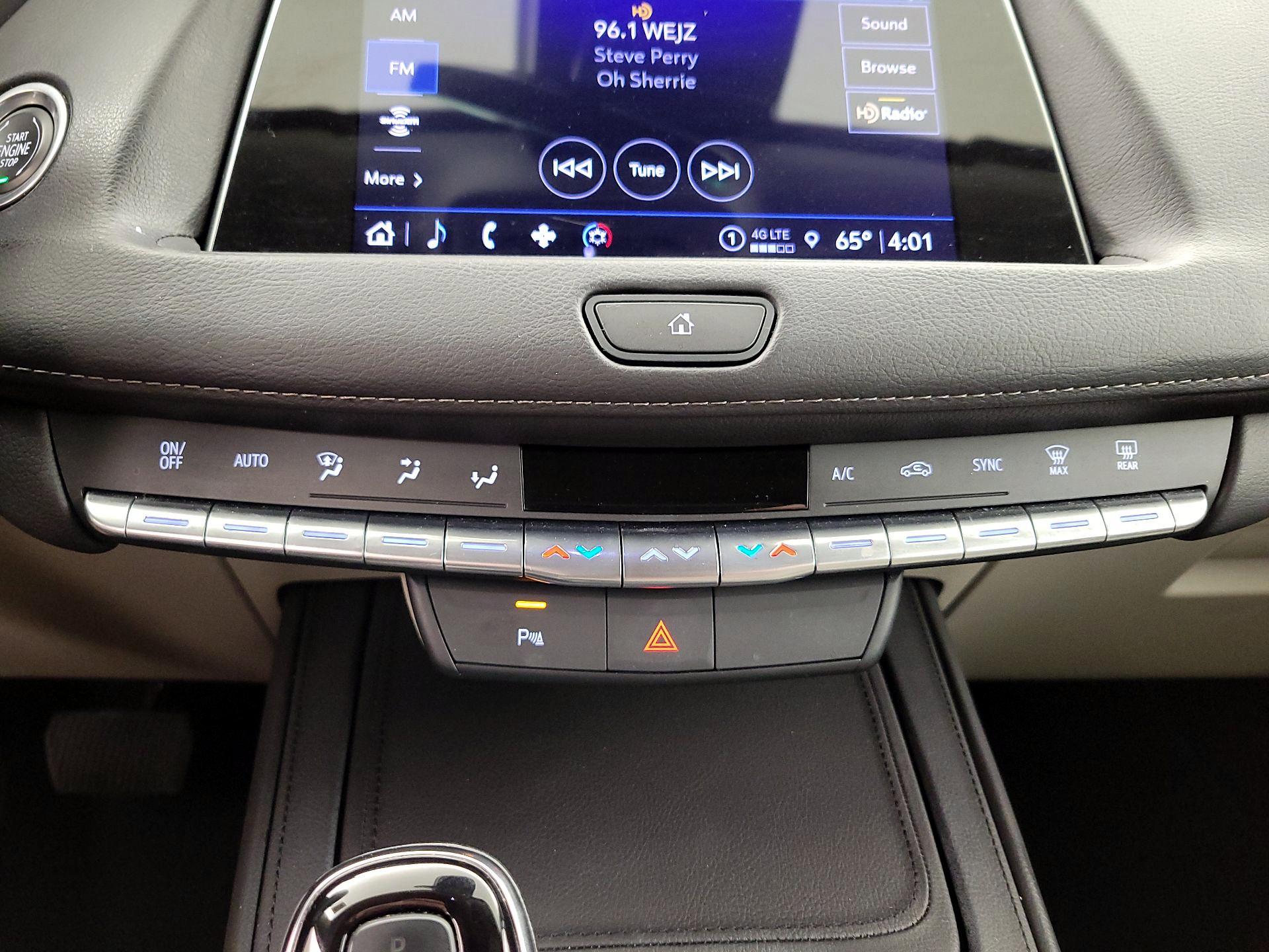 Thumbnail: 2023 Cadillac XT4 - 16