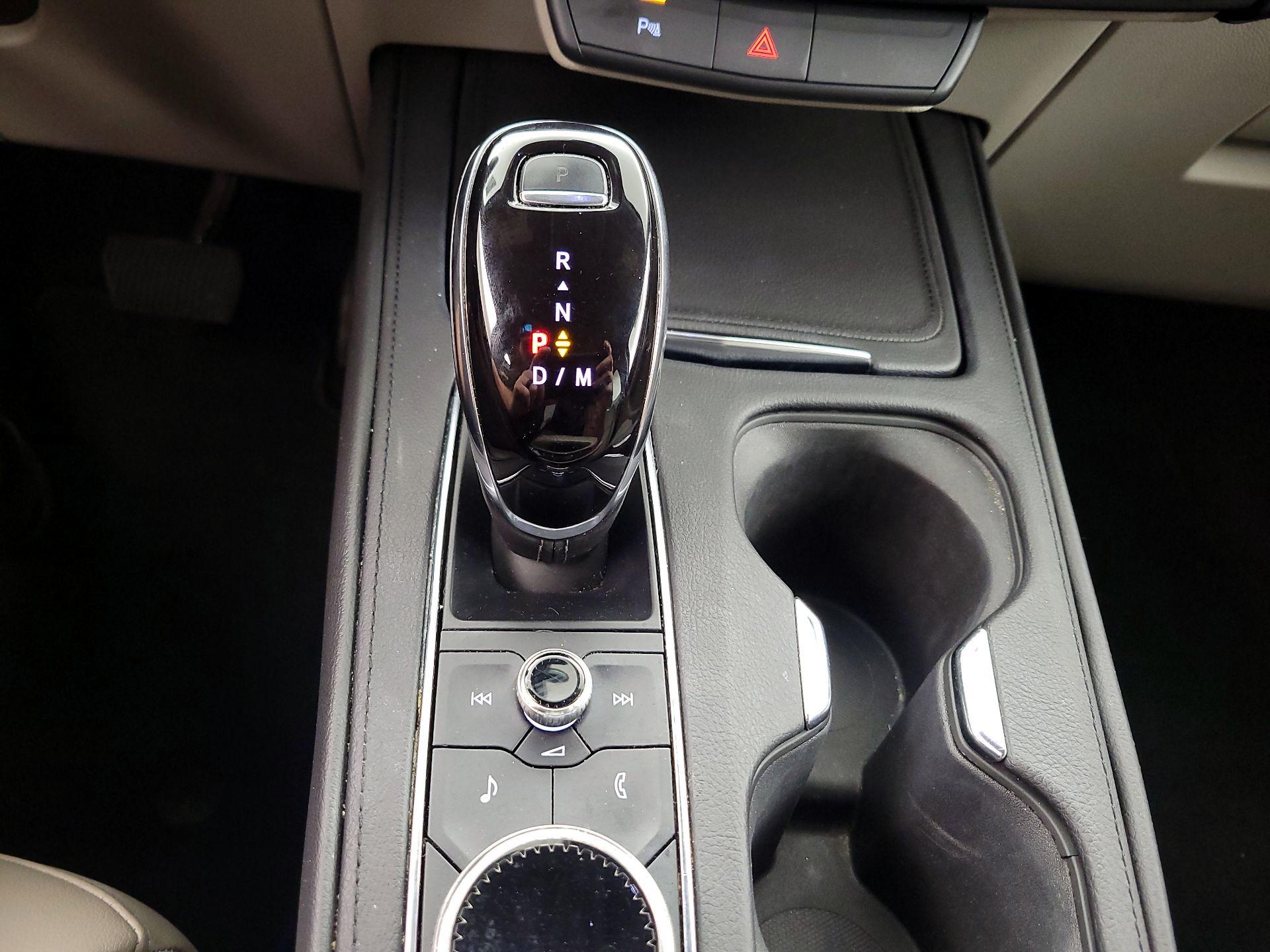 Thumbnail: 2023 Cadillac XT4 - 17