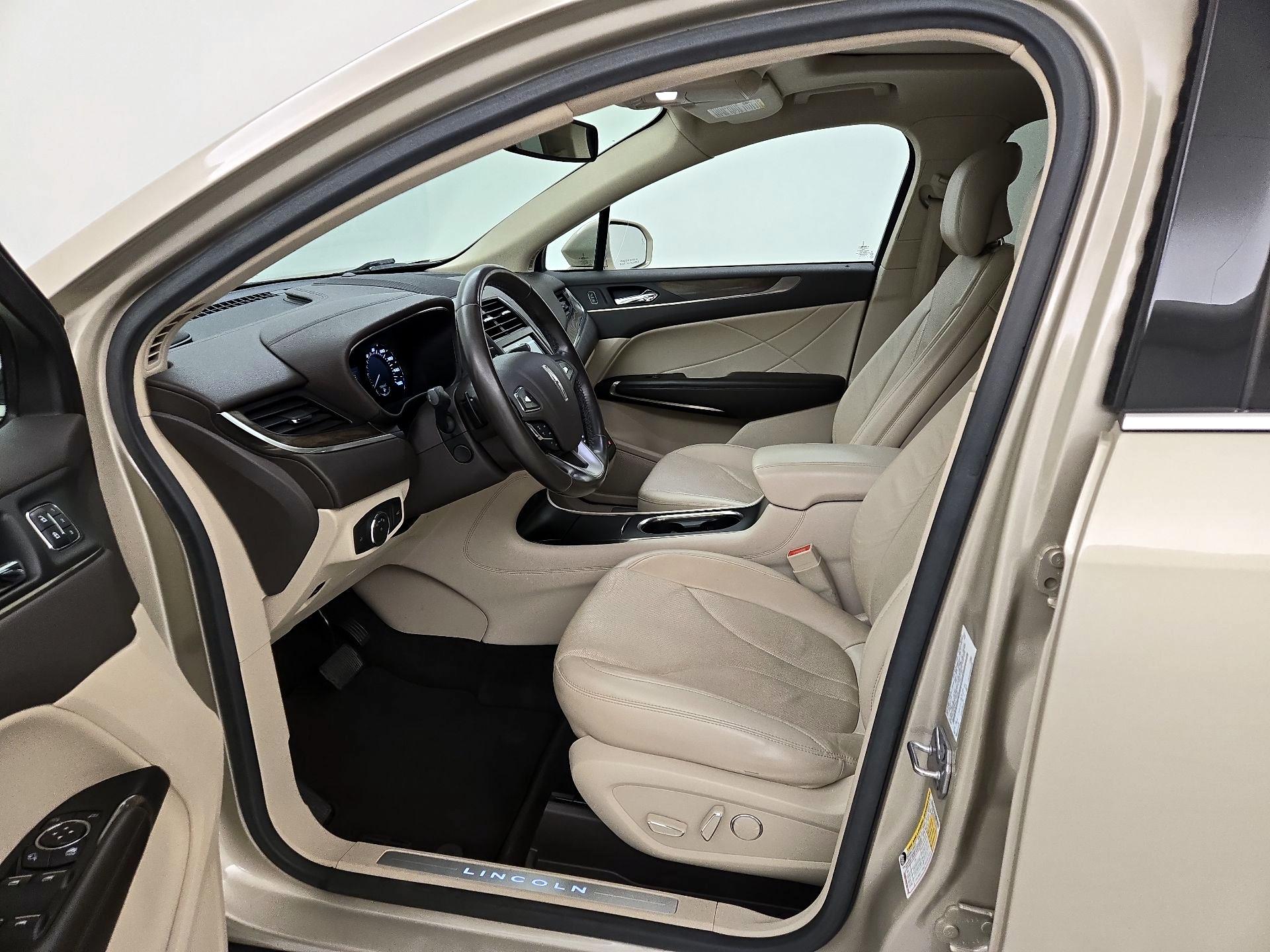 Thumbnail: 2017 Lincoln MKC - 11