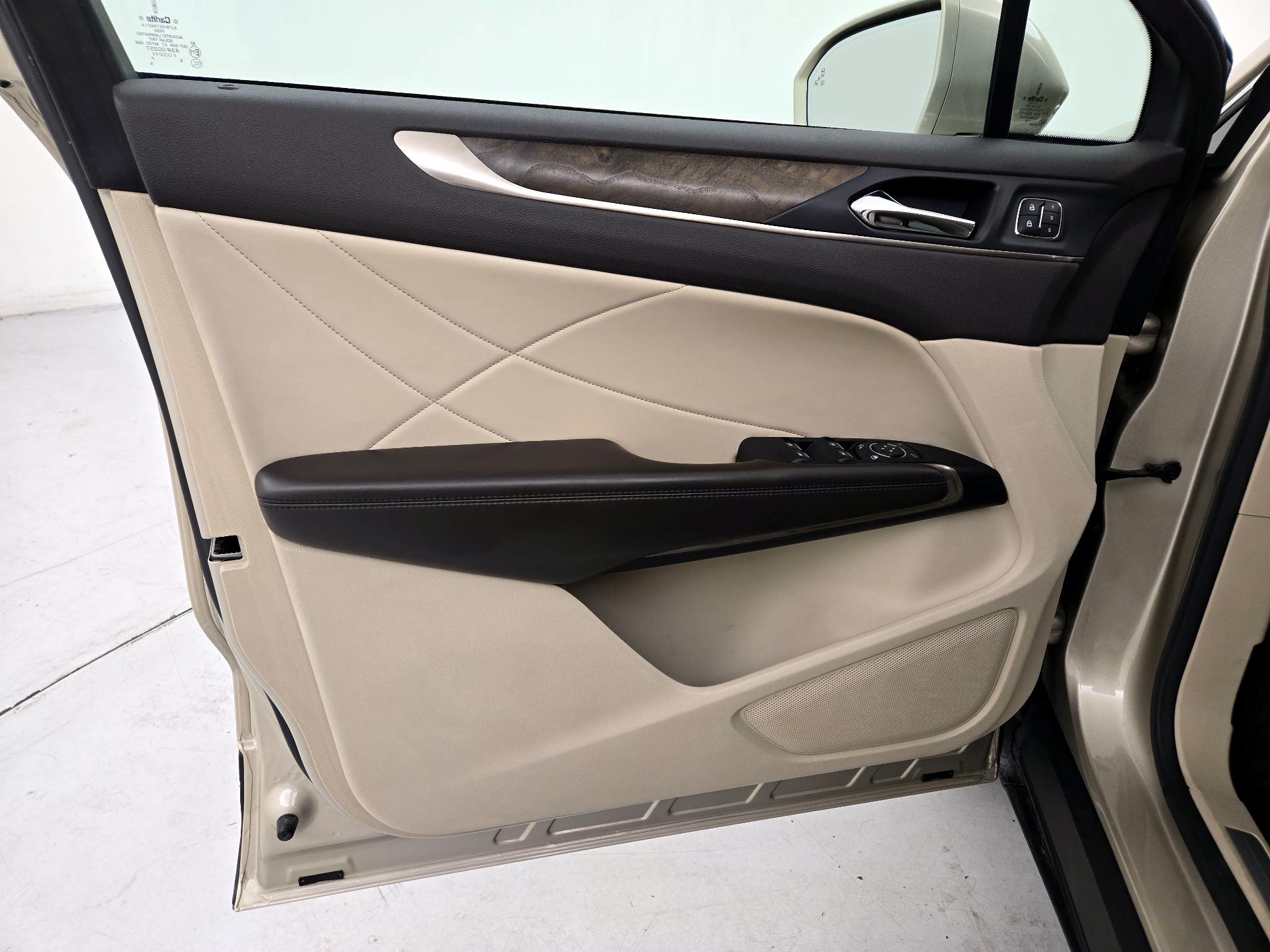 Thumbnail: 2017 Lincoln MKC - 12