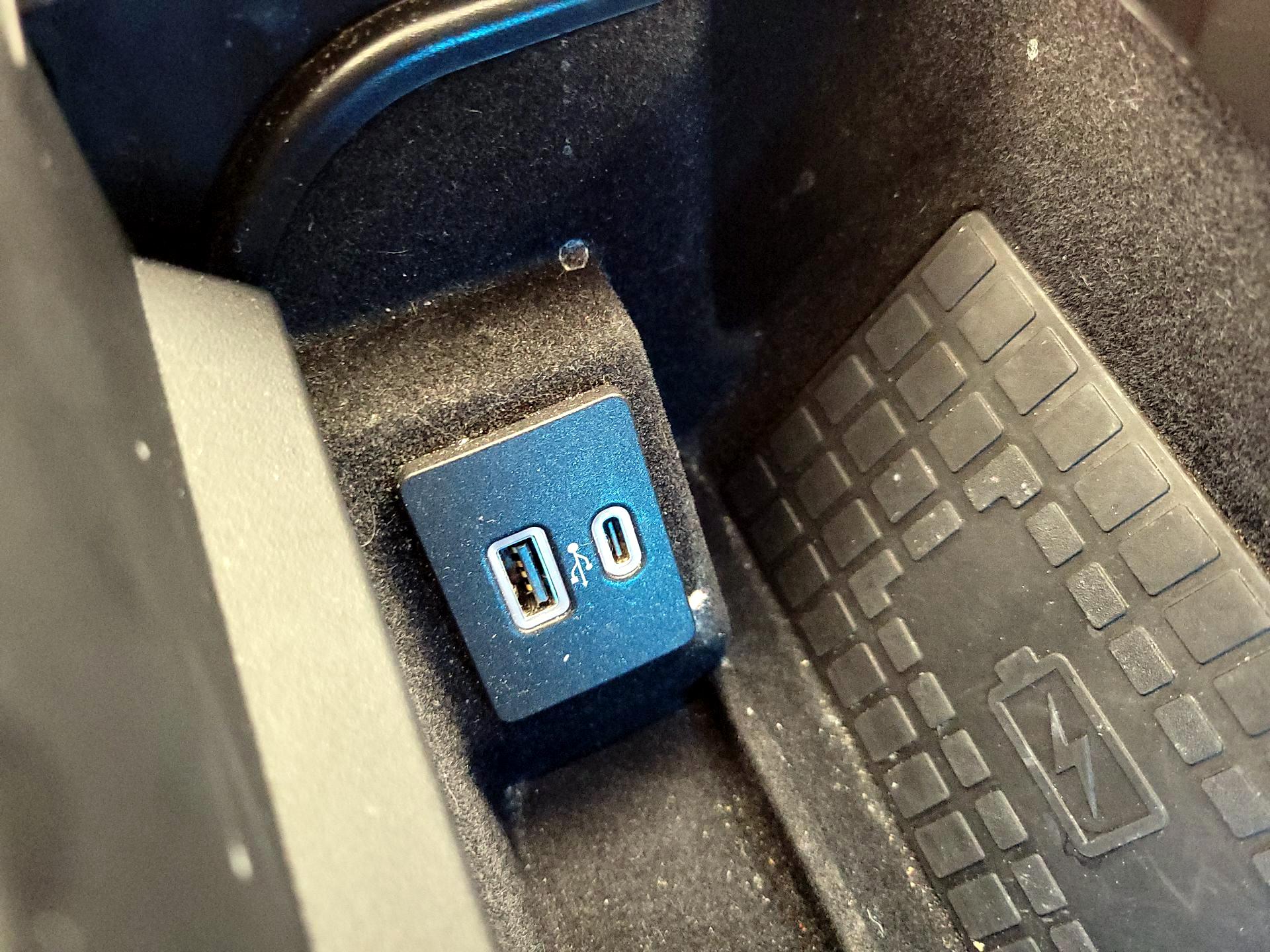 Thumbnail: 2021 Lincoln Navigator L - 17