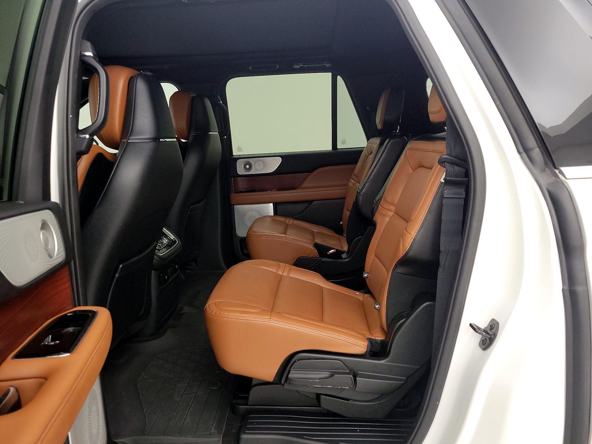 Thumbnail: 2021 Lincoln Navigator L - 19