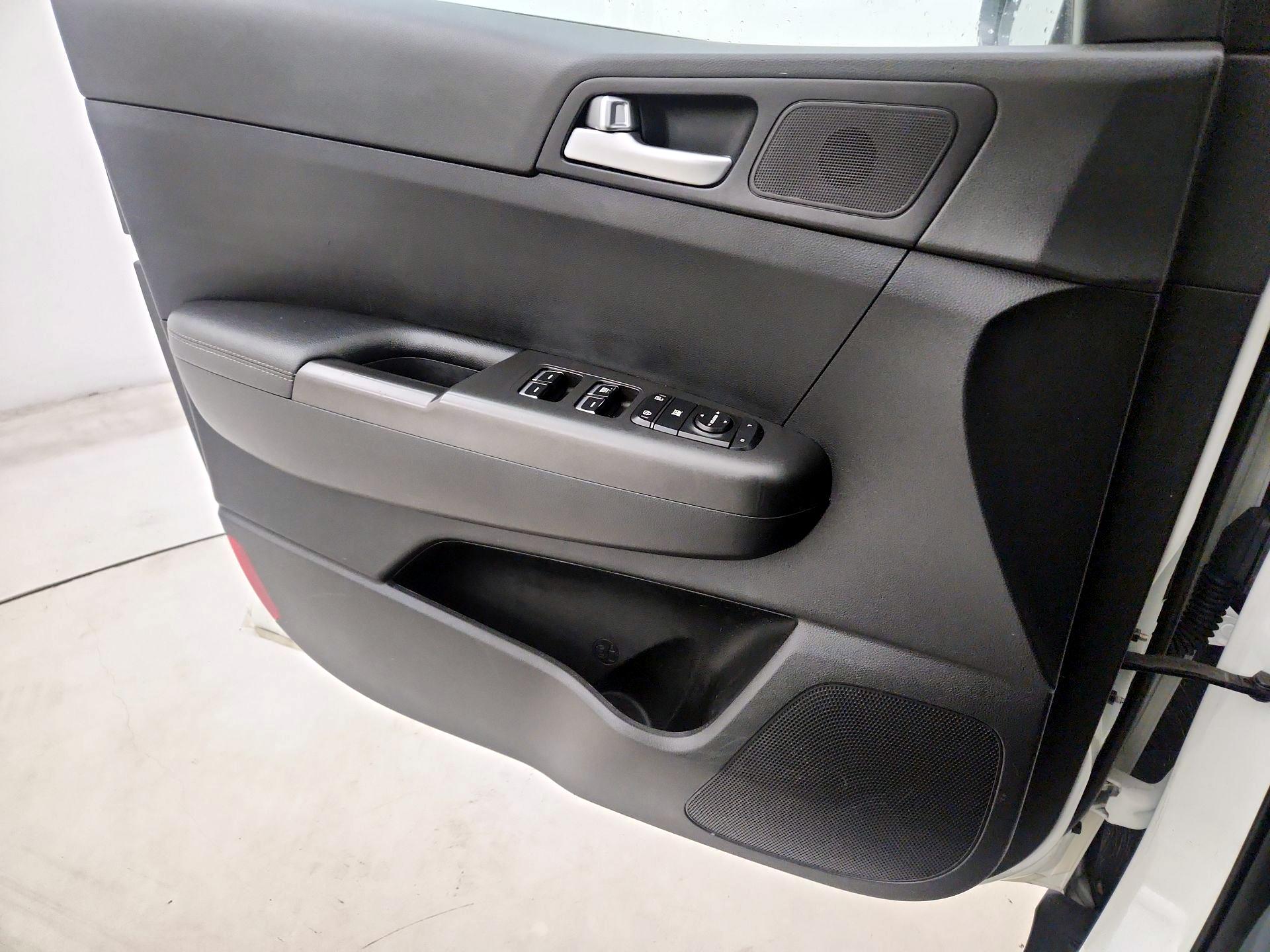 Thumbnail: 2021 Kia Sportage - 12