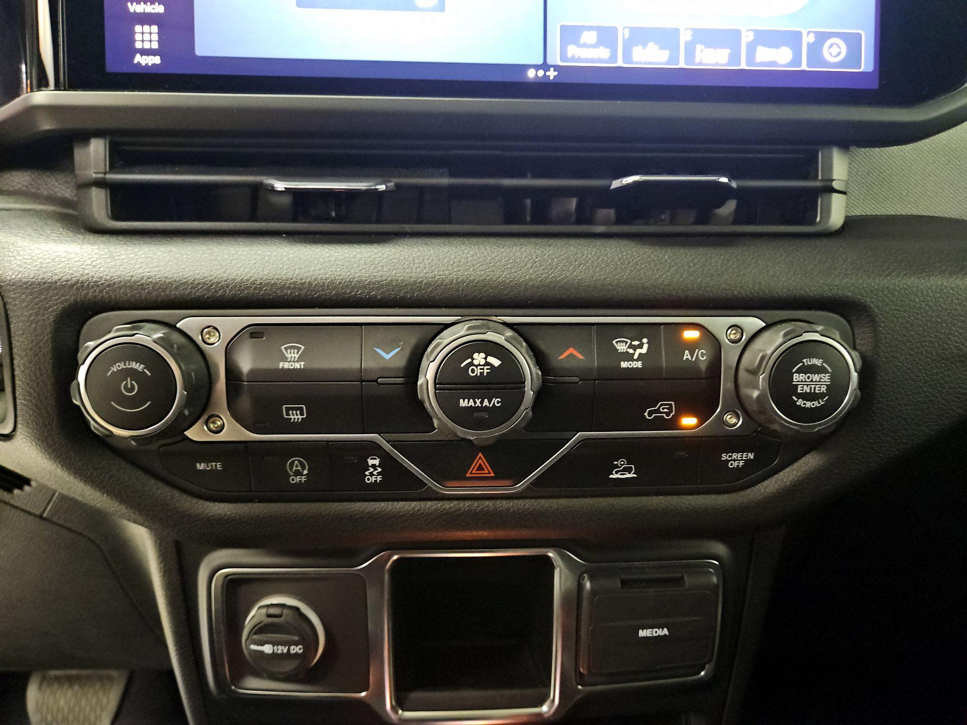 Thumbnail: 2024 Jeep Gladiator - 16