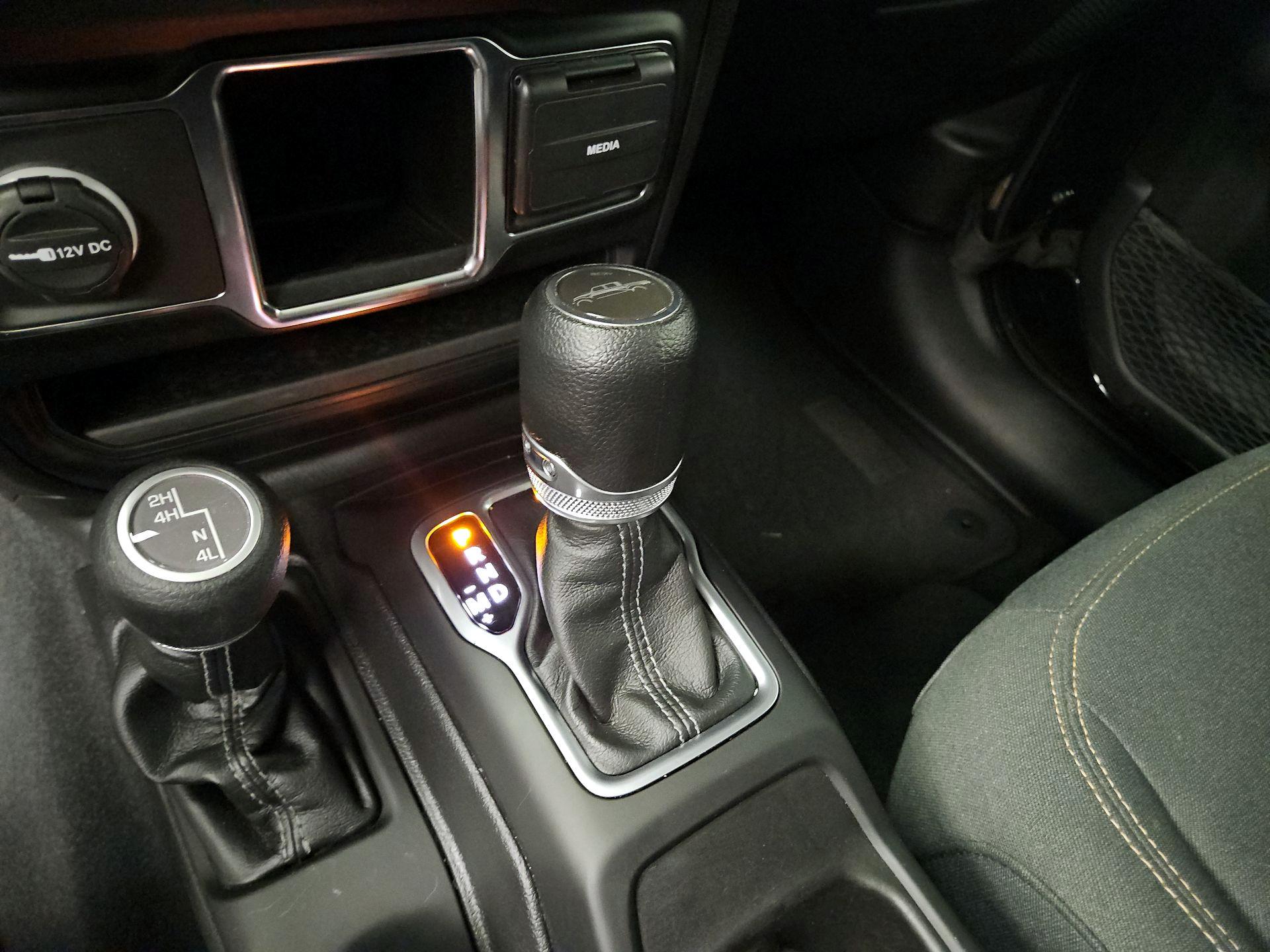 Thumbnail: 2024 Jeep Gladiator - 17