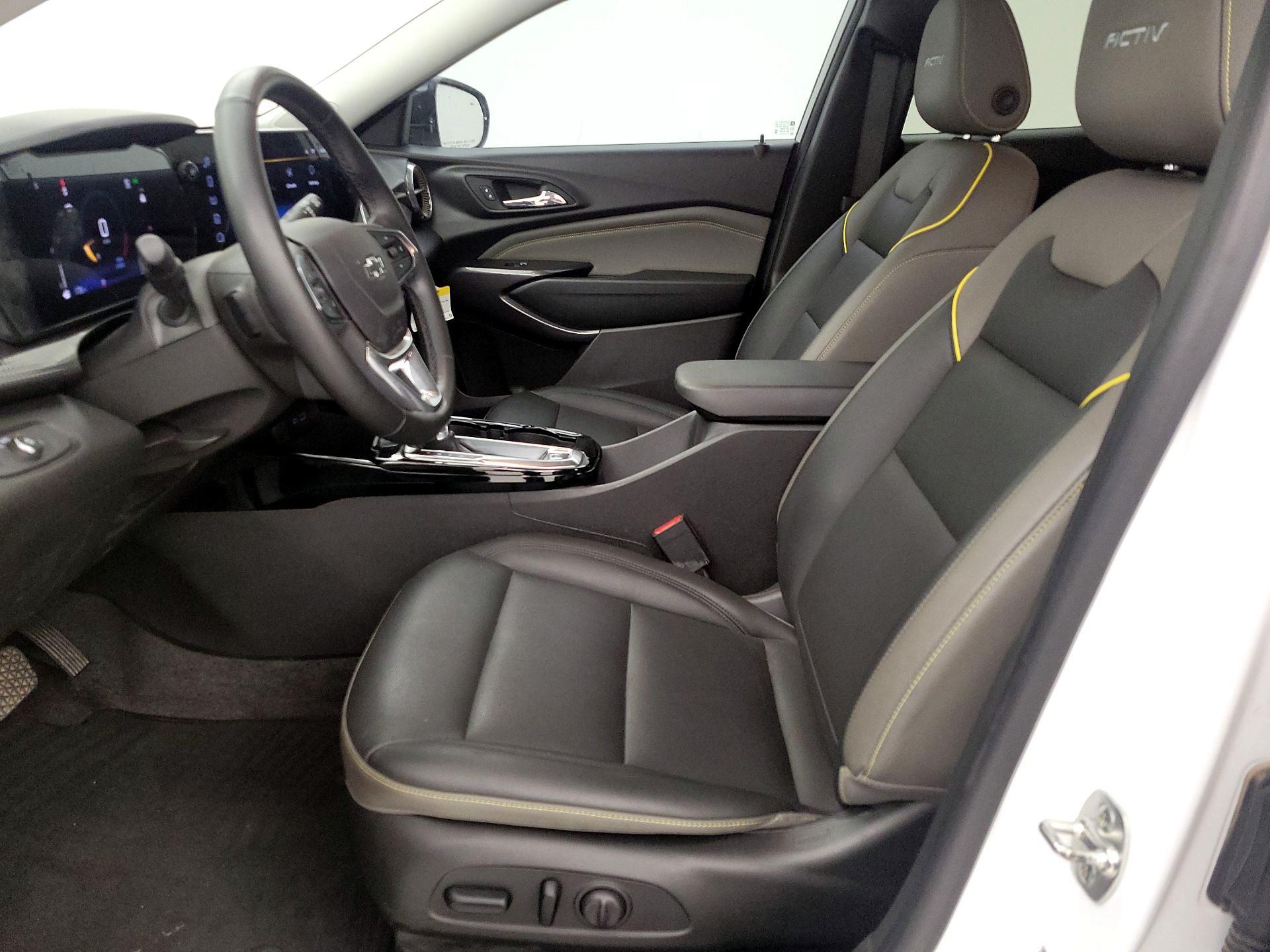 Thumbnail: 2025 Chevrolet Trax - 11