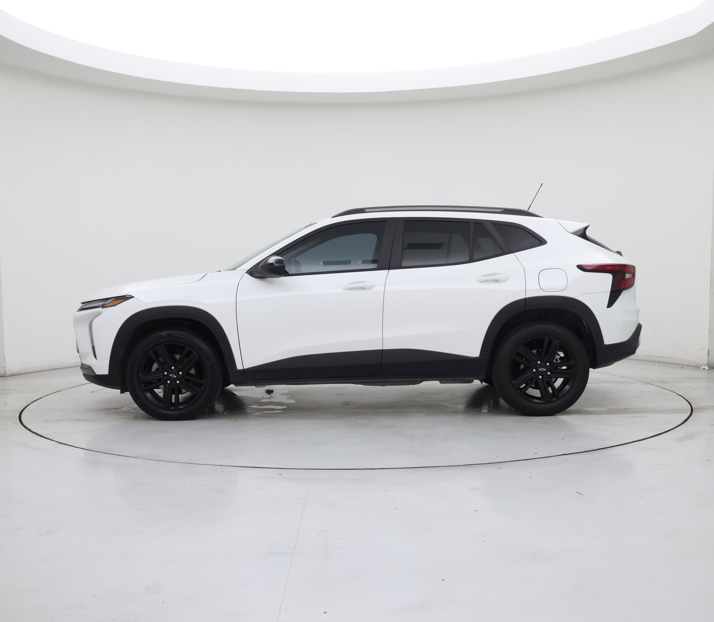 Thumbnail: 2025 Chevrolet Trax - 3