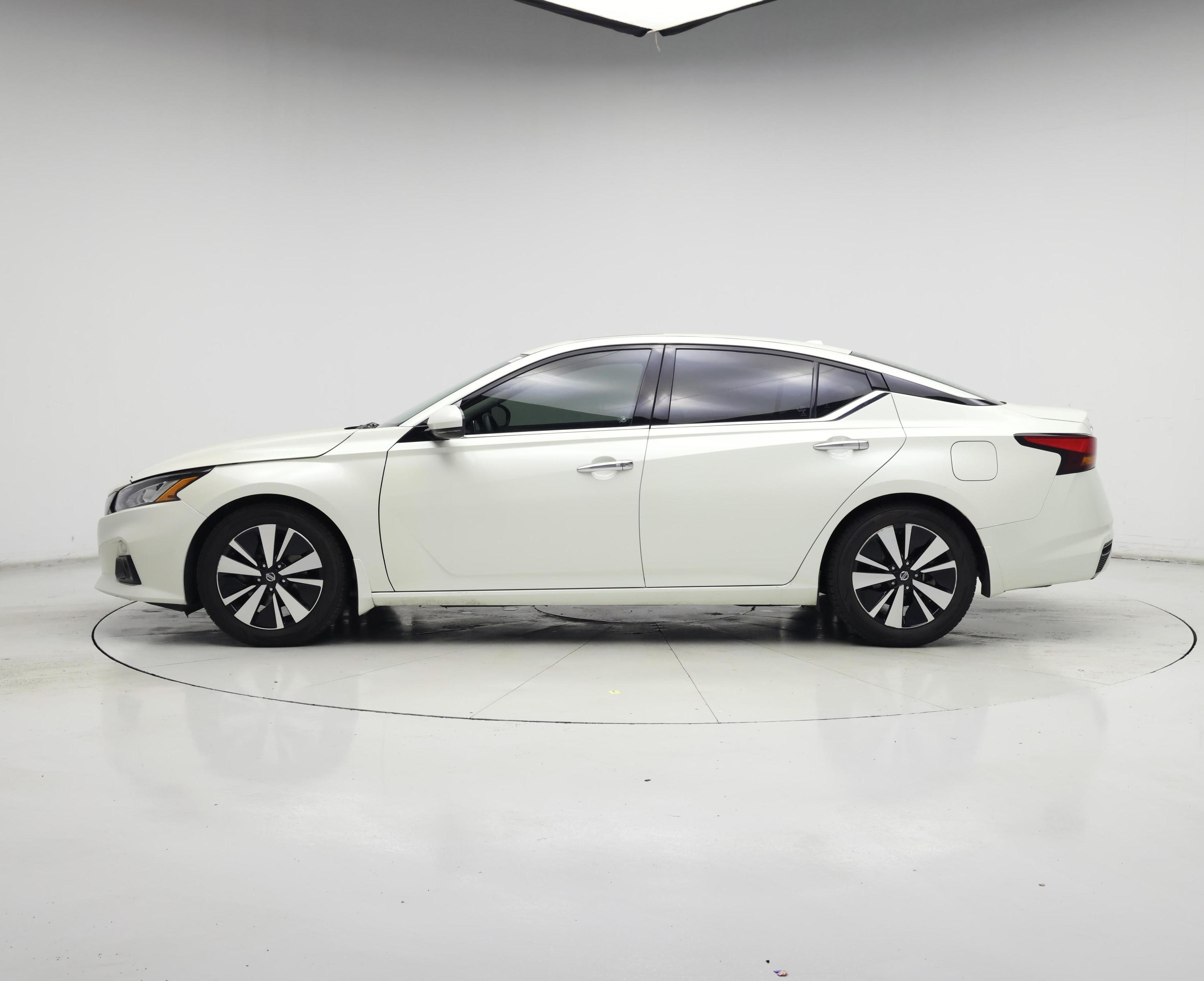 Thumbnail: 2020 Nissan Altima - 3