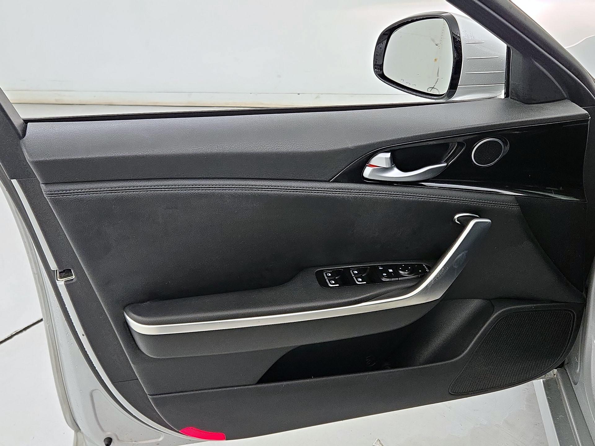 Thumbnail: 2018 Kia Stinger - 12