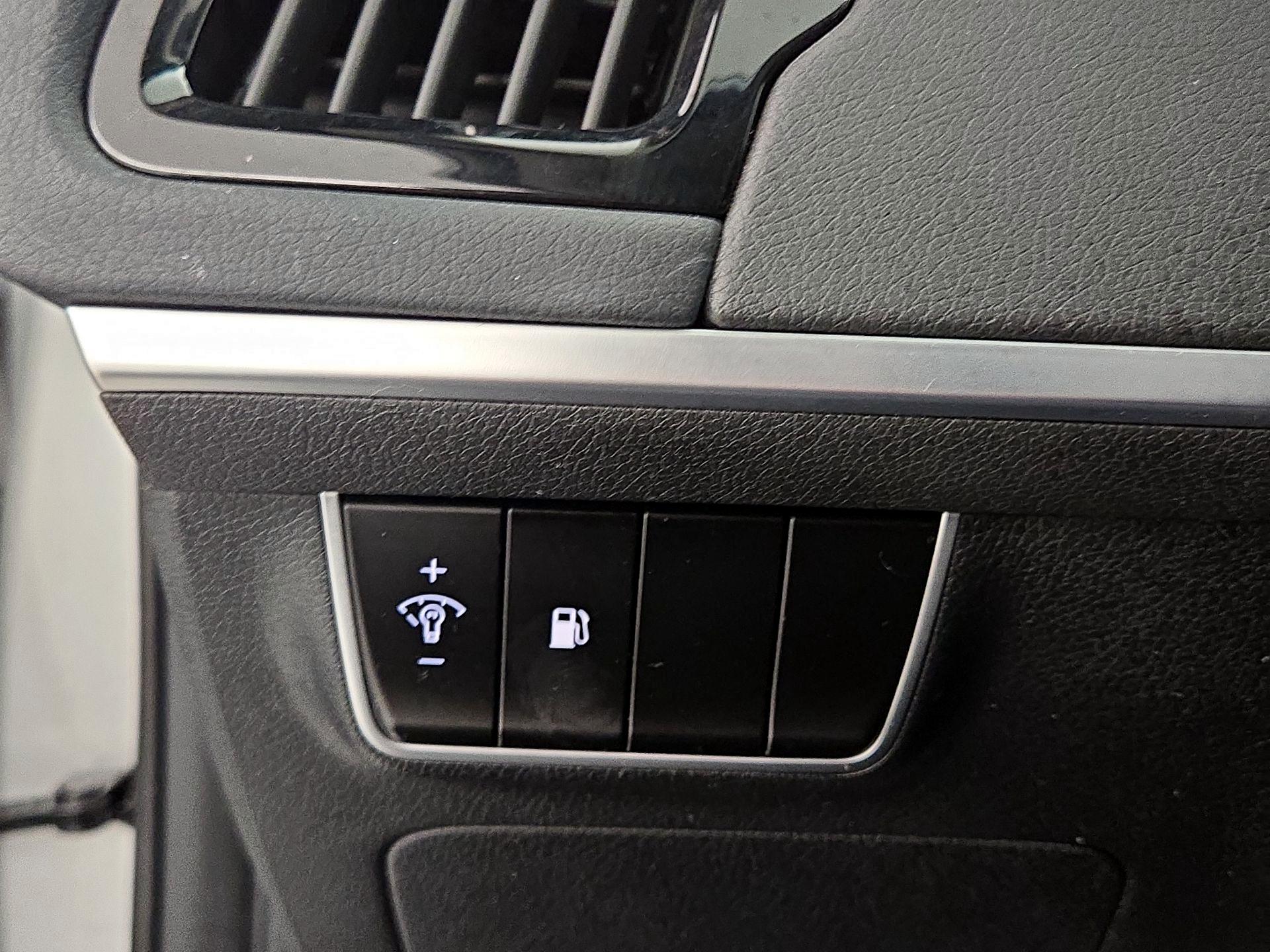 Thumbnail: 2018 Kia Stinger - 13