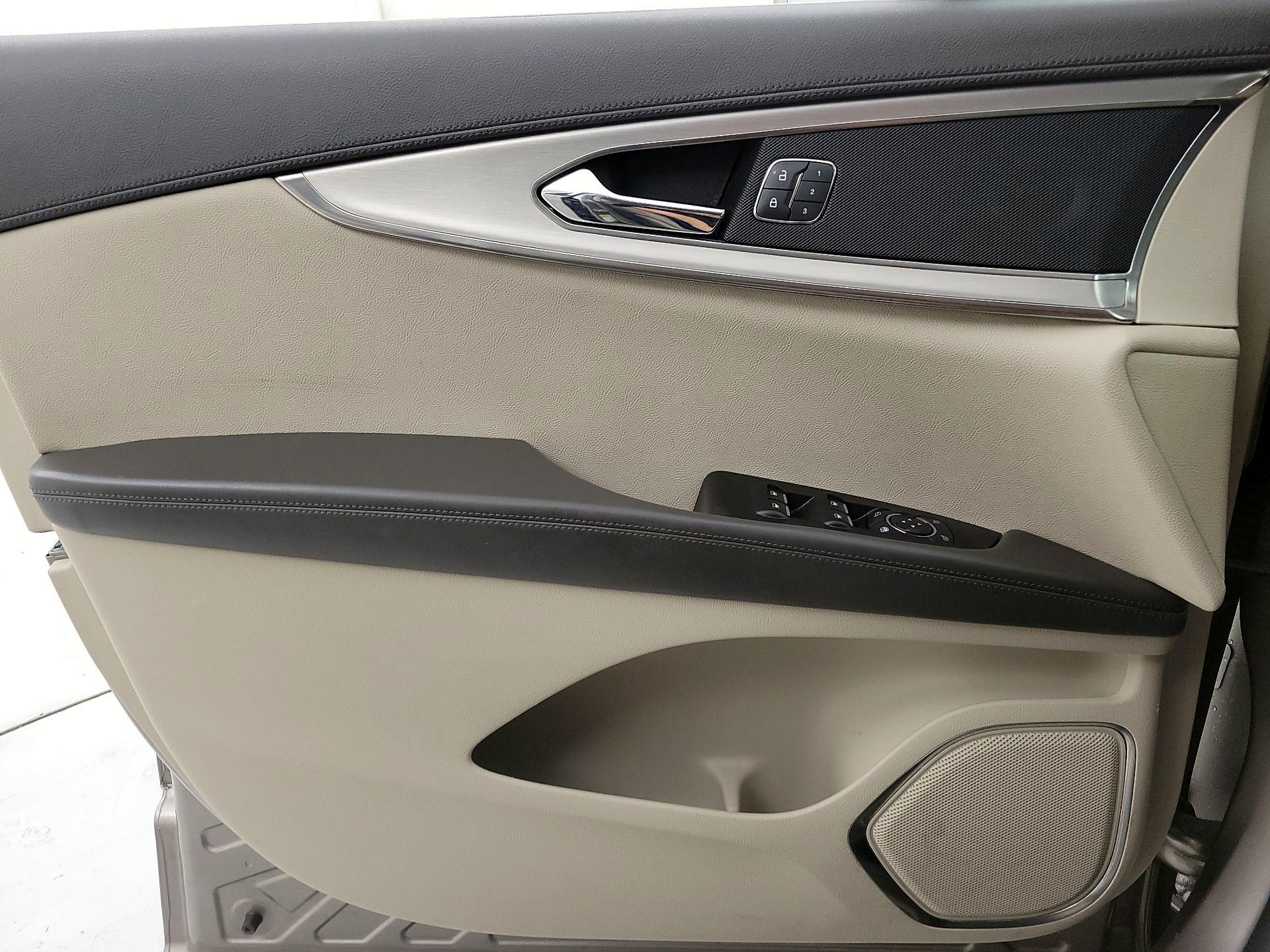 Thumbnail: 2020 Lincoln Nautilus - 12