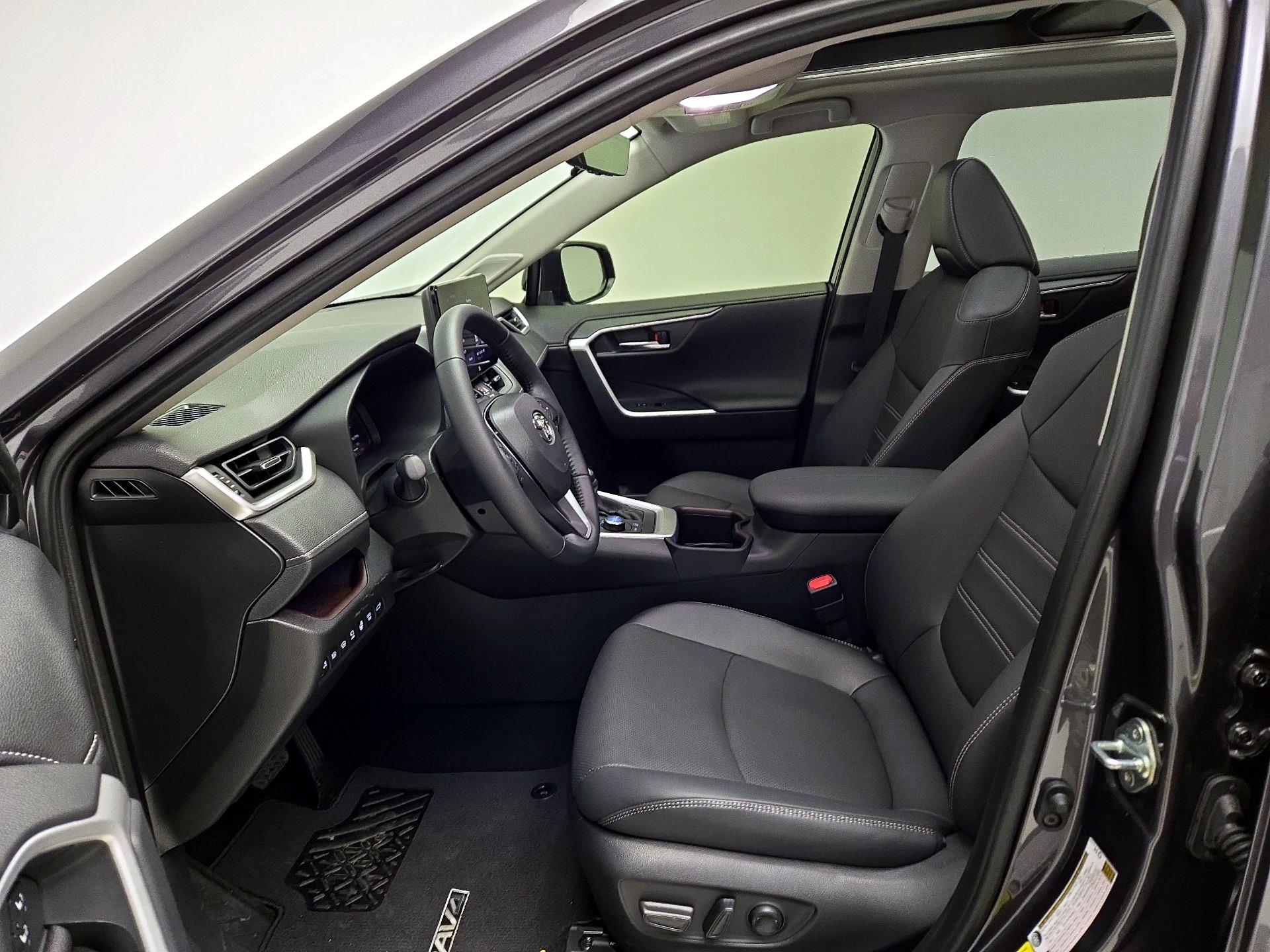 Thumbnail: 2025 Toyota RAV4 - 11