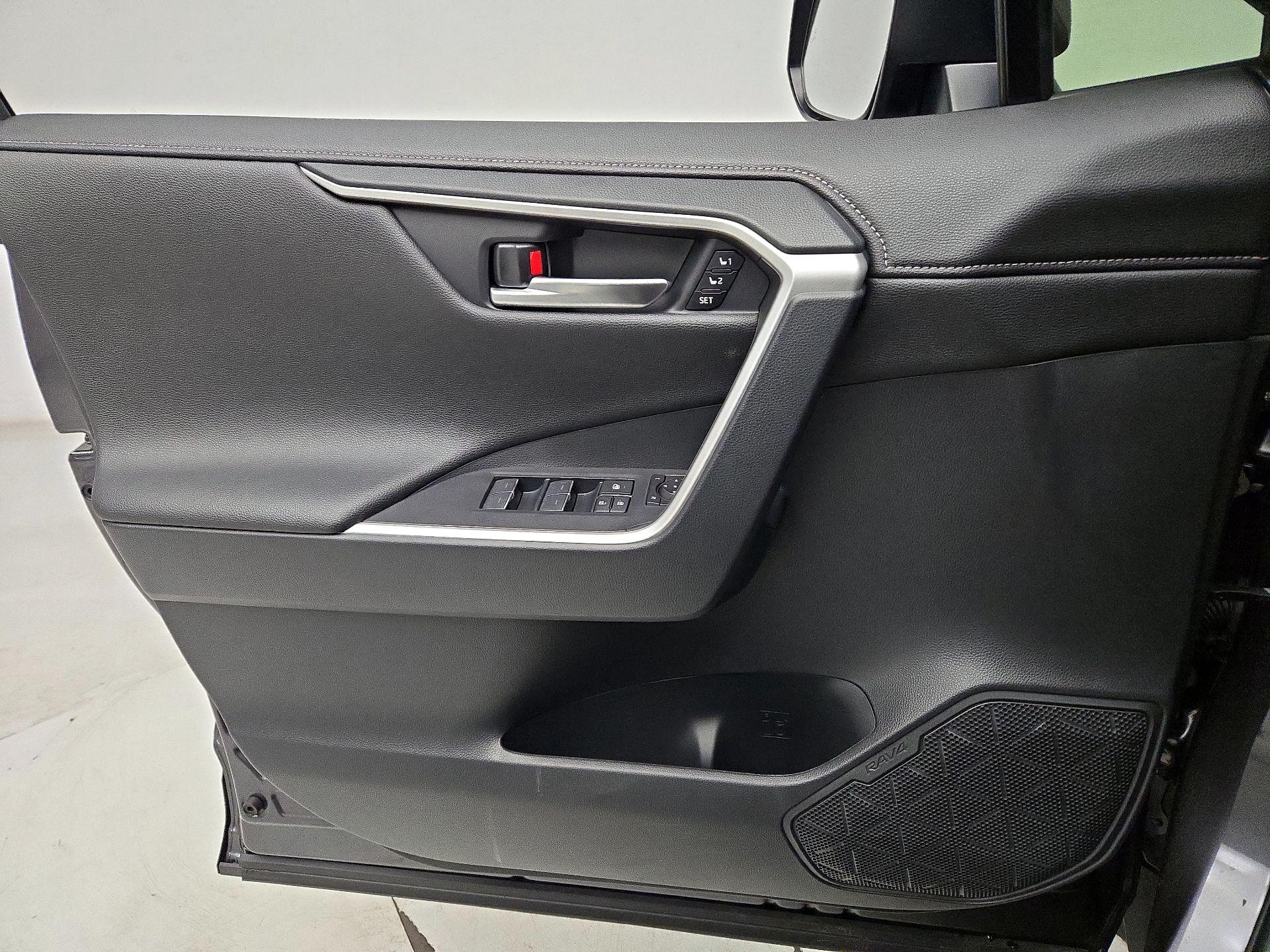 Thumbnail: 2025 Toyota RAV4 - 12