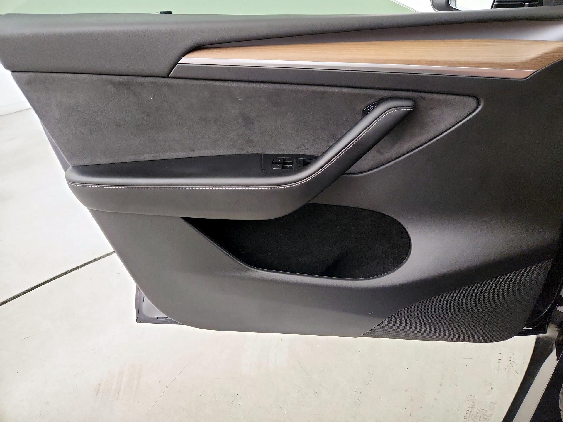 Thumbnail: 2023 Tesla Model Y - 12