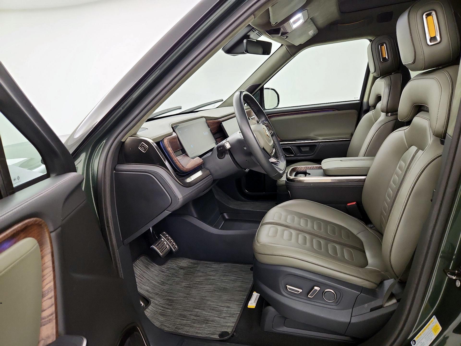 Thumbnail: 2022 Rivian R1T - 11