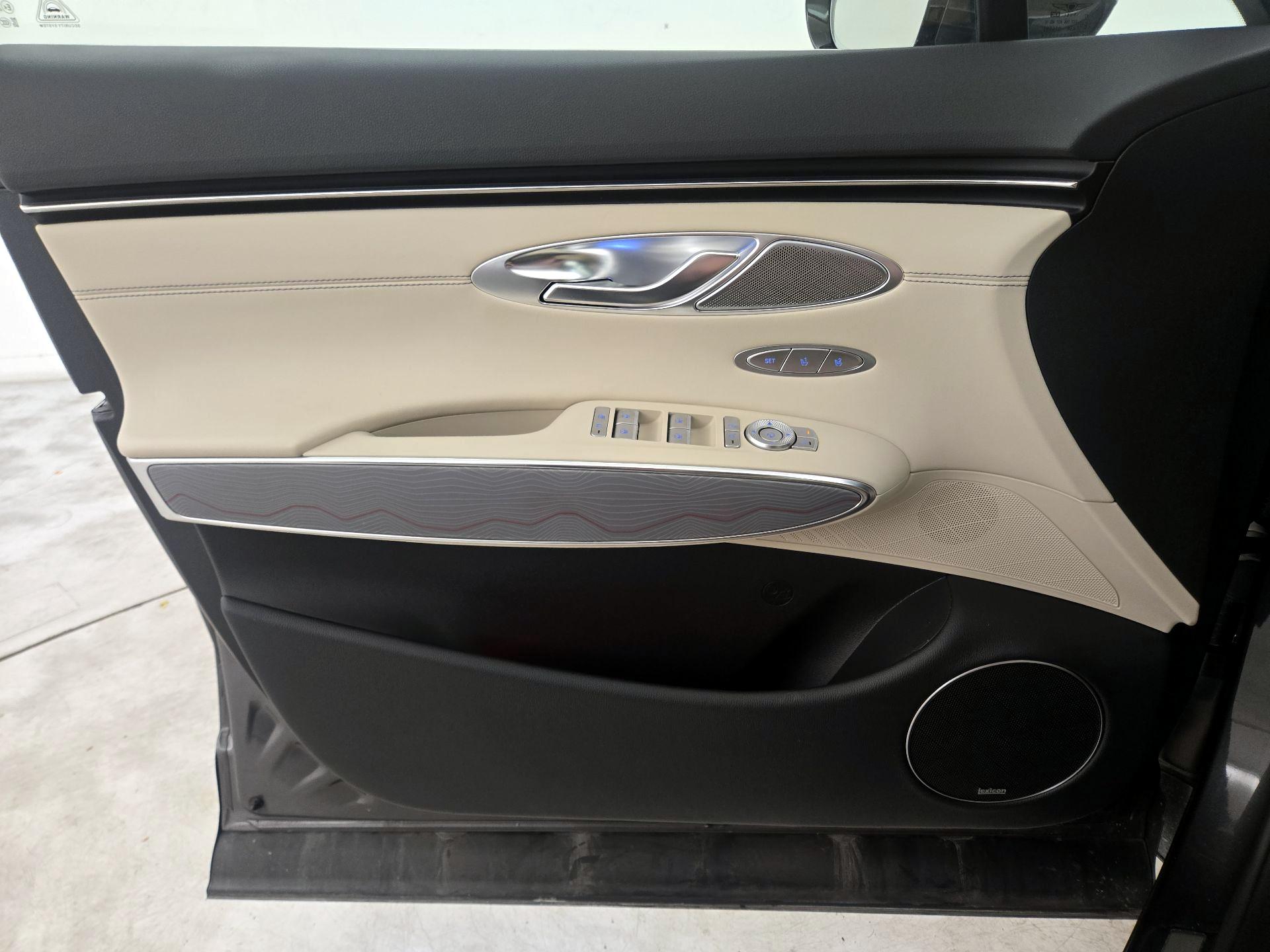 Thumbnail: 2022 Genesis GV70 - 12