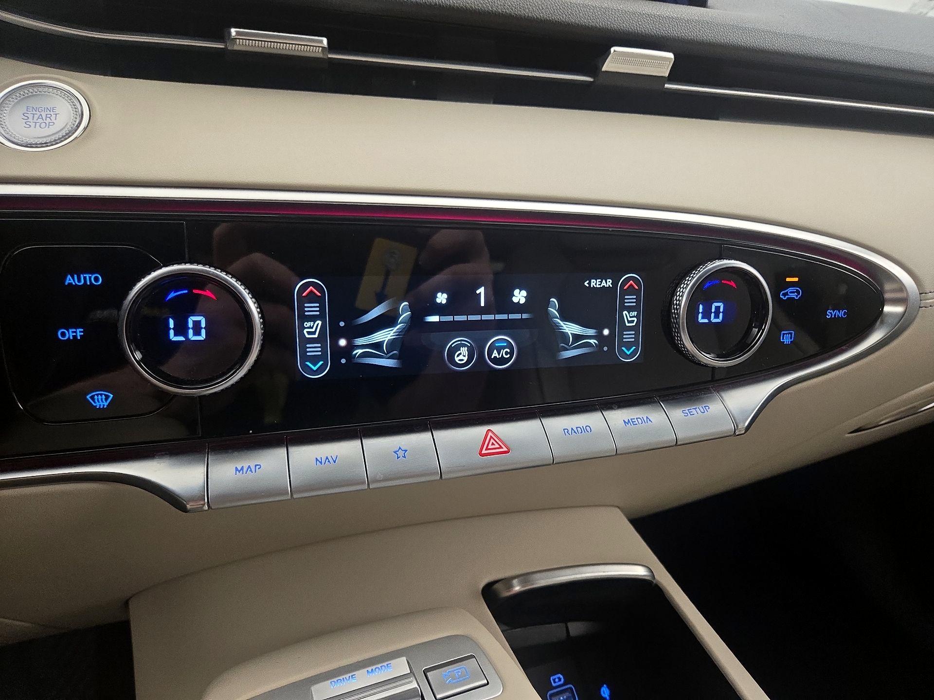 Thumbnail: 2022 Genesis GV70 - 17