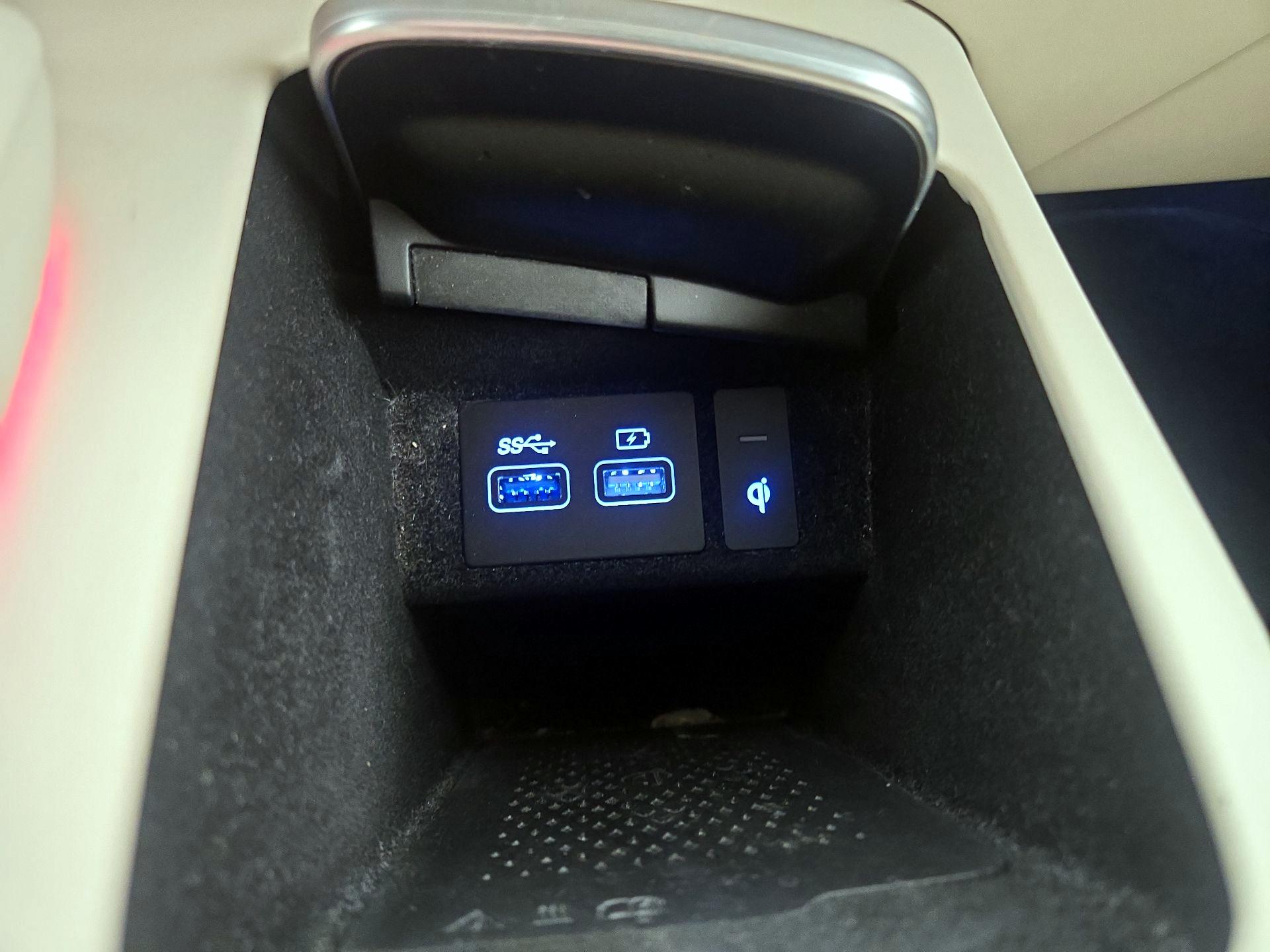 Thumbnail: 2022 Genesis GV70 - 19