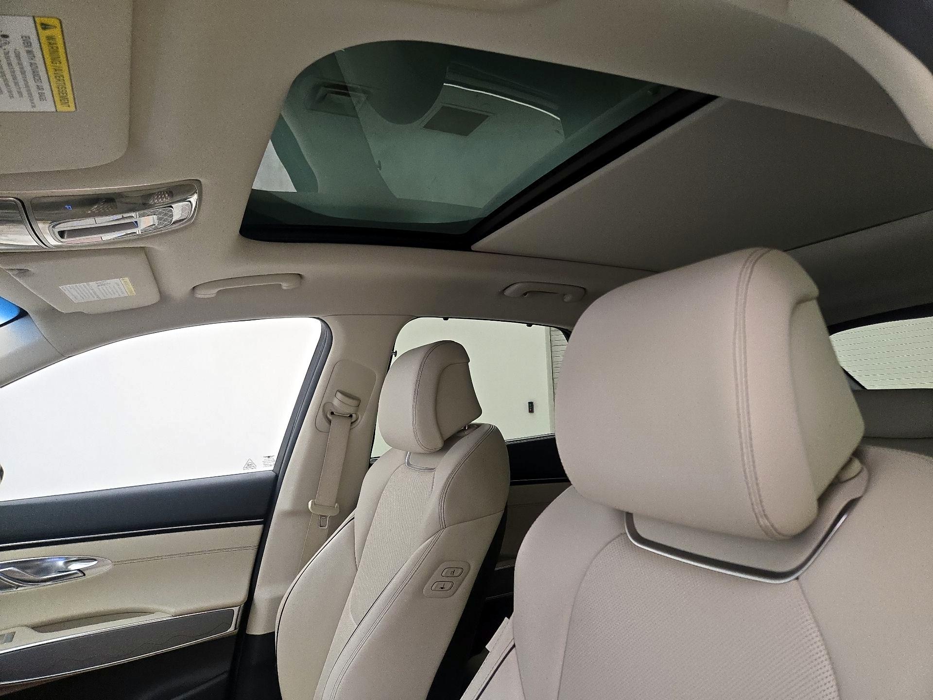 Thumbnail: 2022 Genesis GV70 - 20