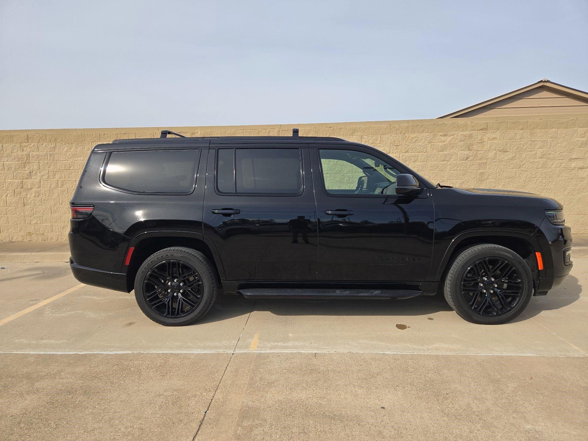 Thumbnail: 2022 Jeep Wagoneer - 4