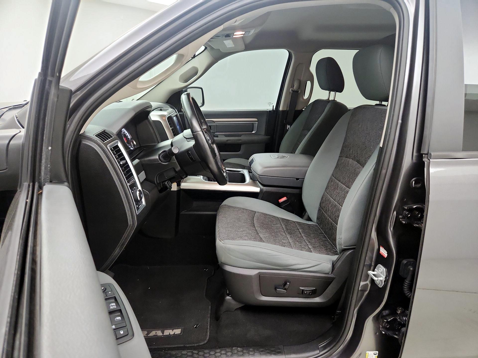 Thumbnail: 2019 RAM 1500 Classic - 11