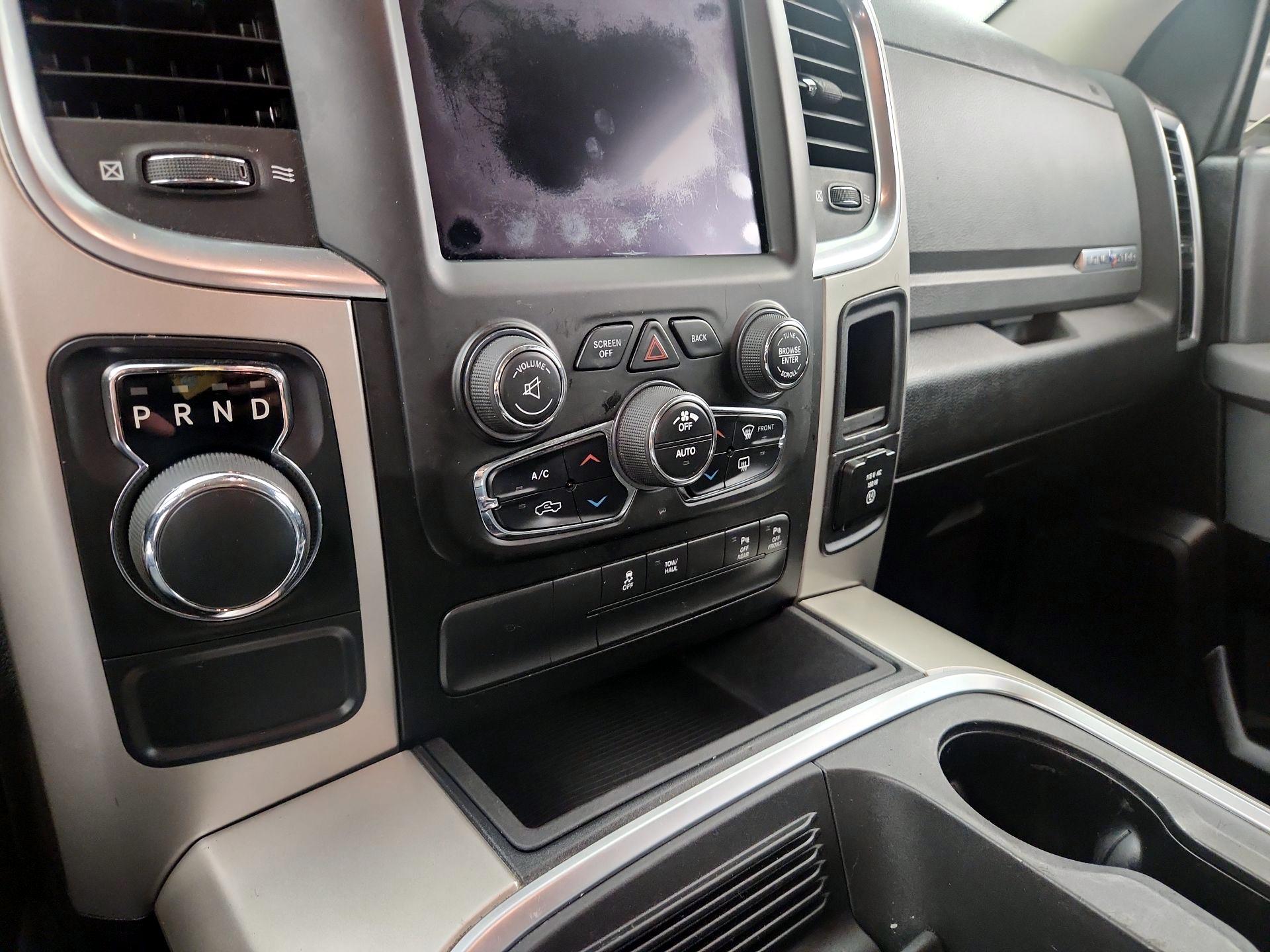 Thumbnail: 2019 RAM 1500 Classic - 14