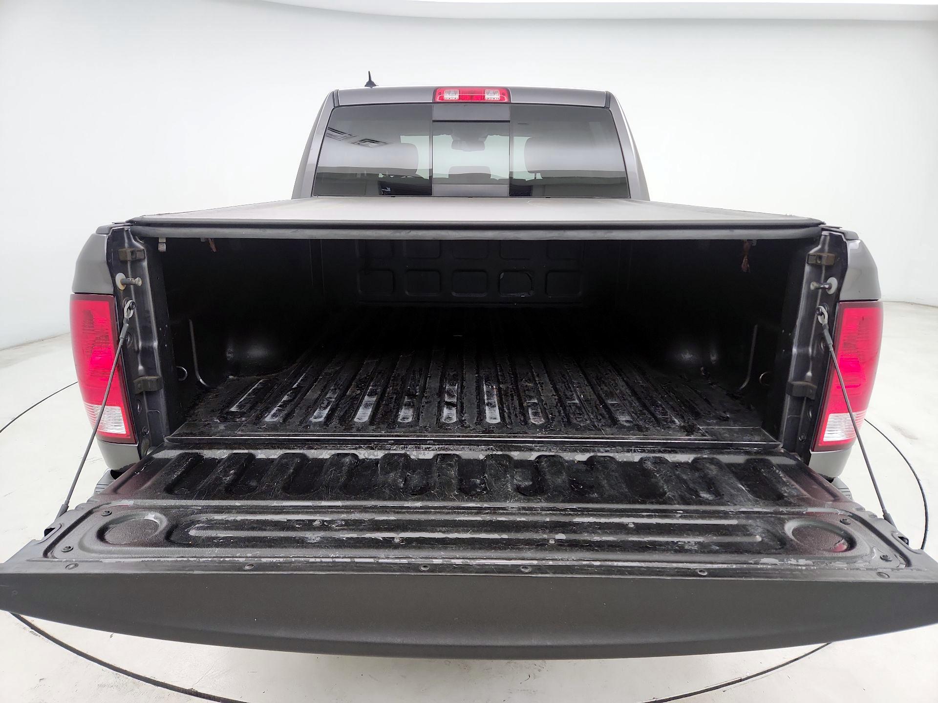 Thumbnail: 2019 RAM 1500 Classic - 16