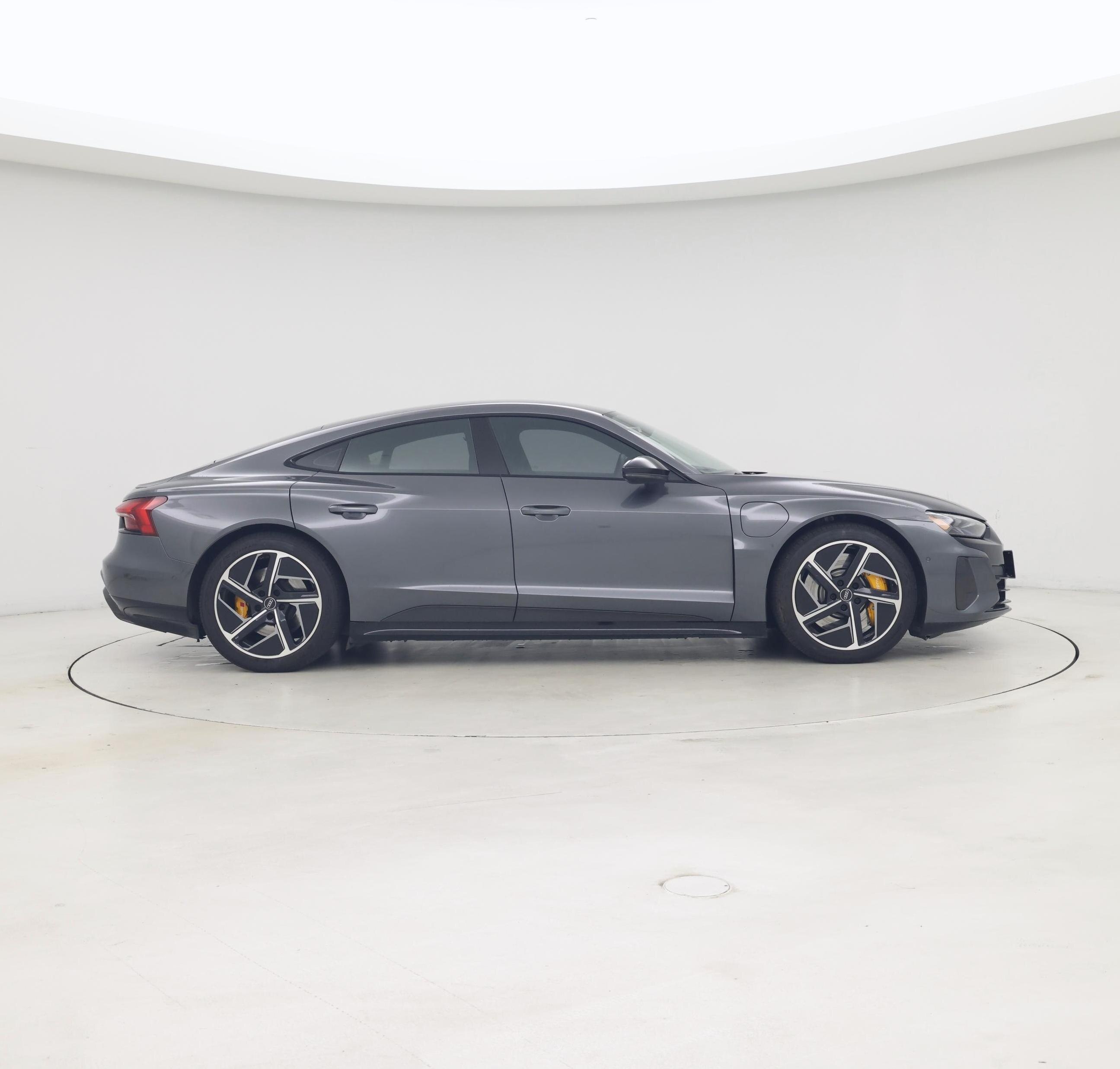 Thumbnail: 2023 Audi RS e-tron GT - 7