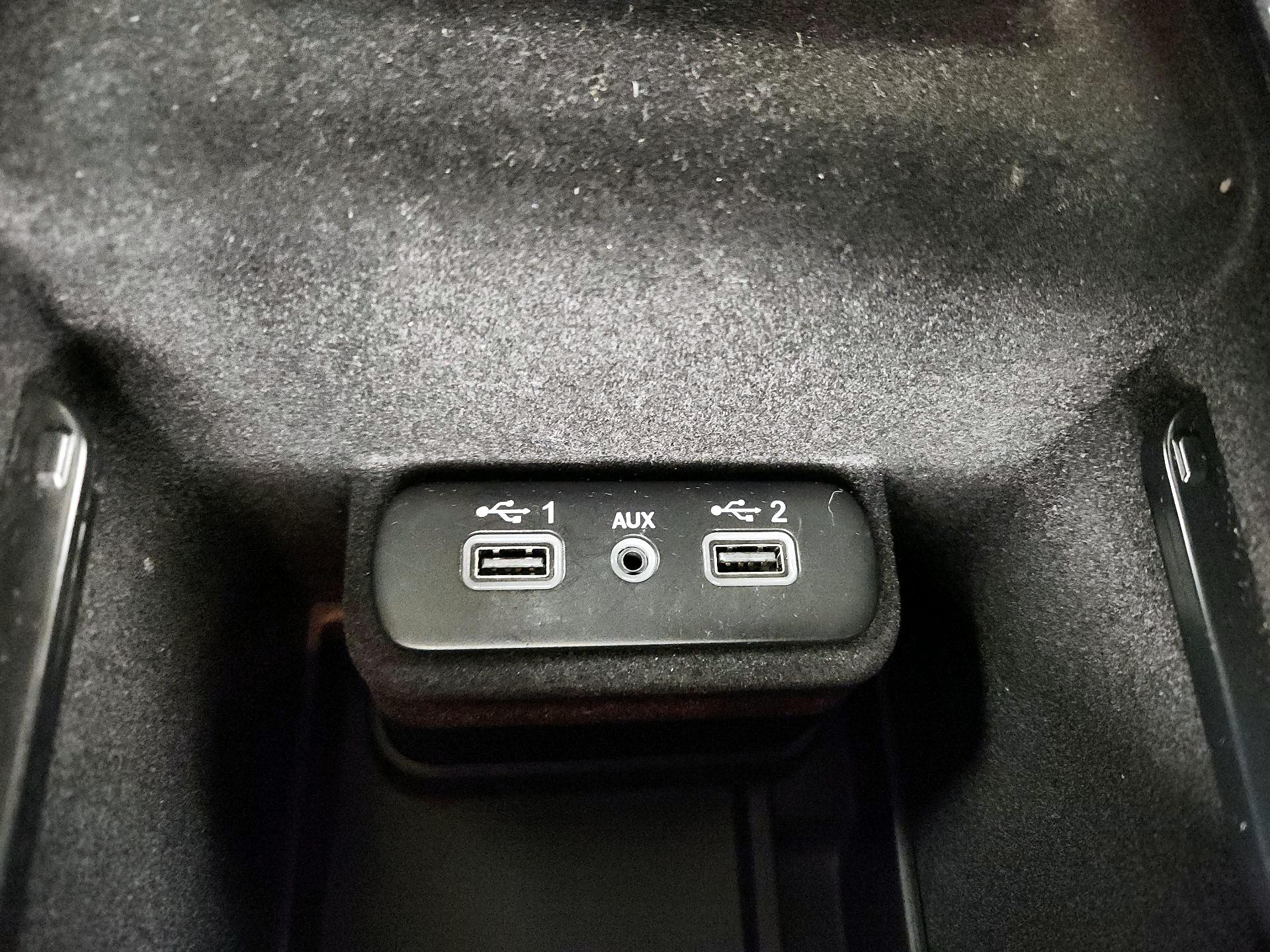 Thumbnail: 2023 Chrysler 300 - 19