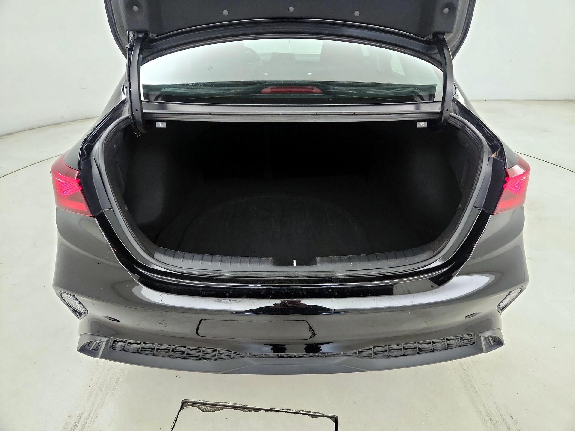 Thumbnail: 2024 Kia Forte - 16