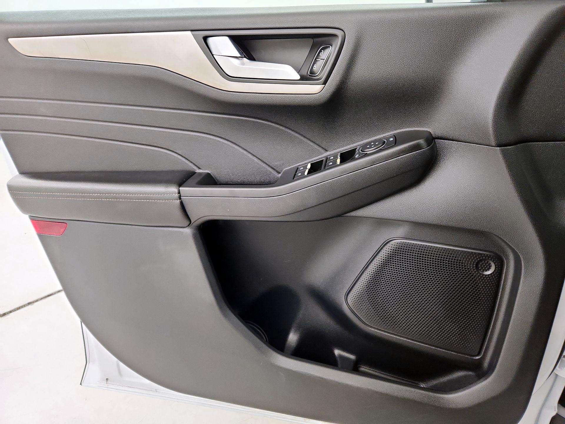 Thumbnail: 2022 Ford Escape - 12