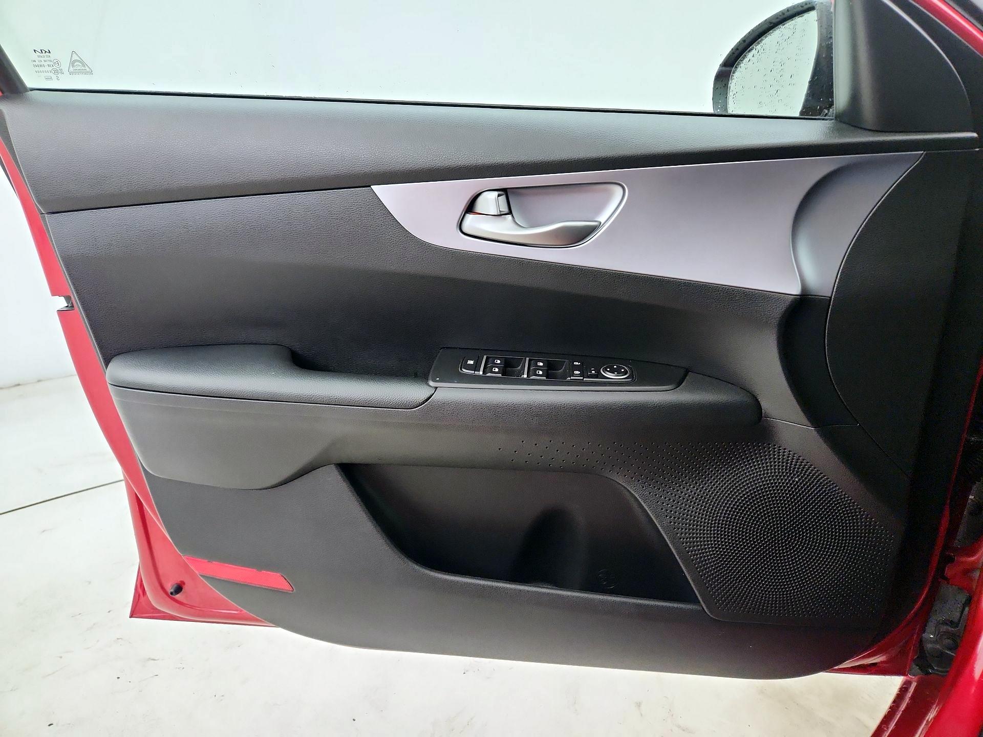 Thumbnail: 2022 Kia Forte - 12