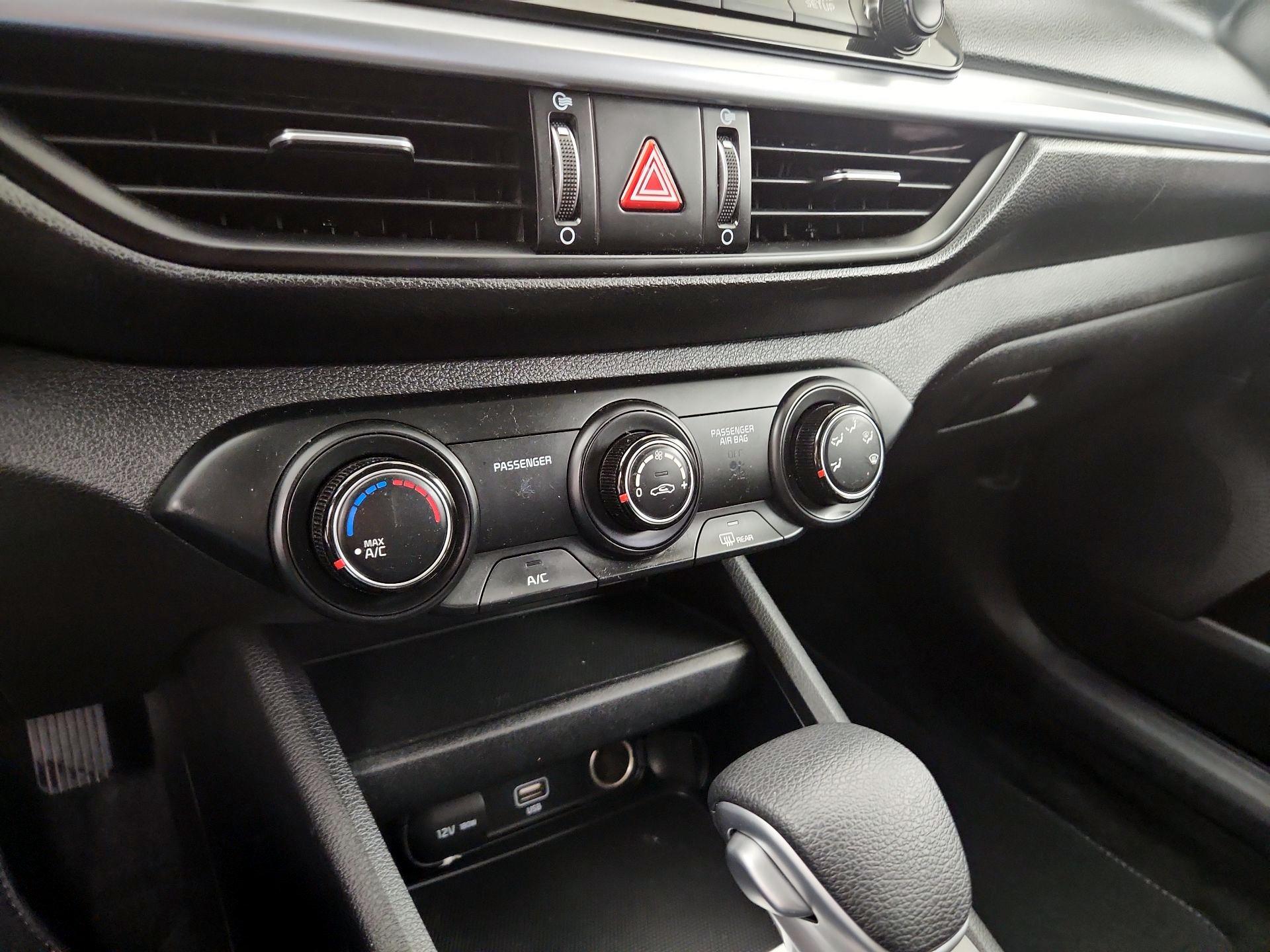 Thumbnail: 2022 Kia Forte - 14