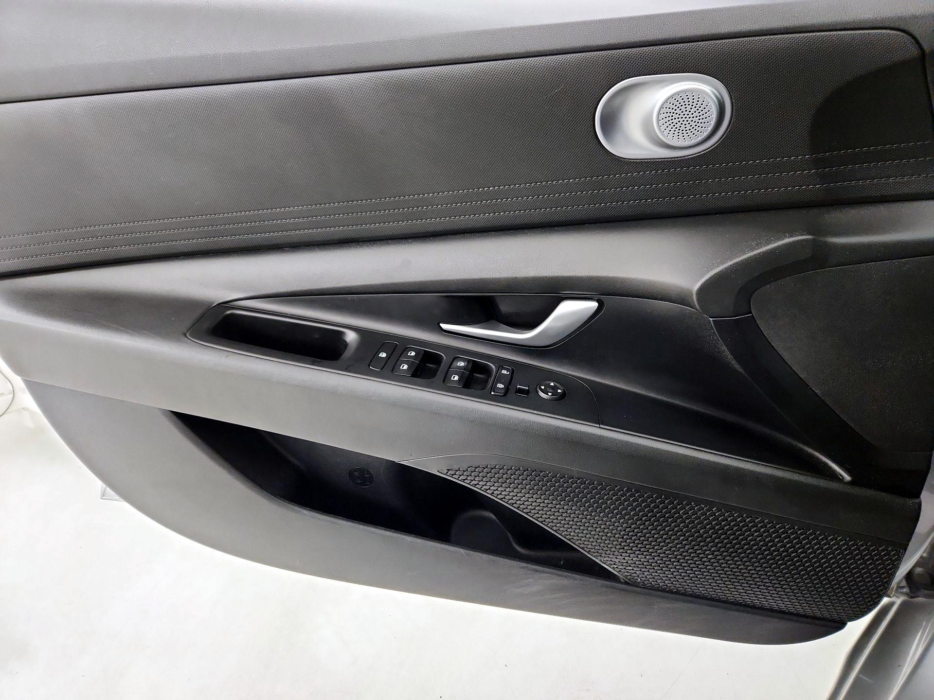 Thumbnail: 2023 Hyundai Elantra - 12