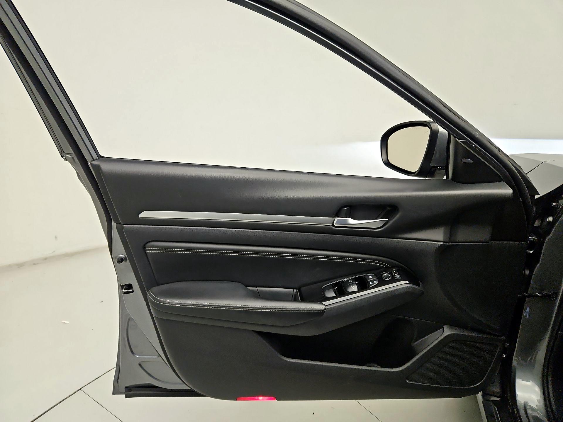 Thumbnail: 2020 Nissan Altima - 12